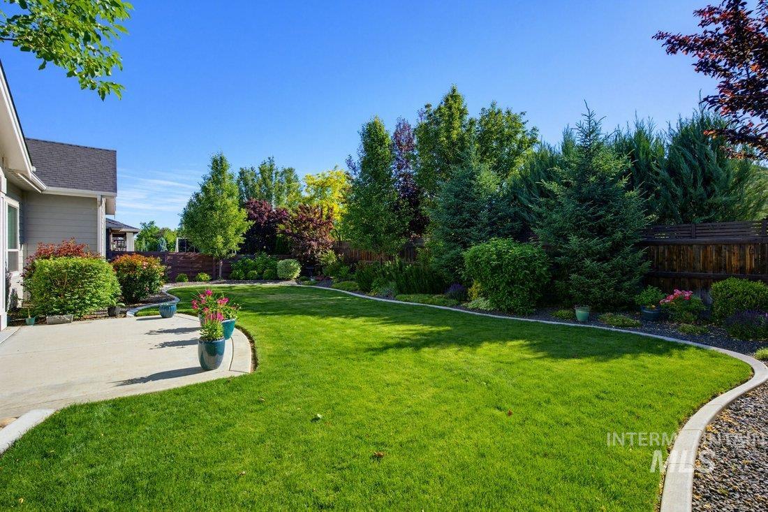 6922 N Agrarian Property Photo 37