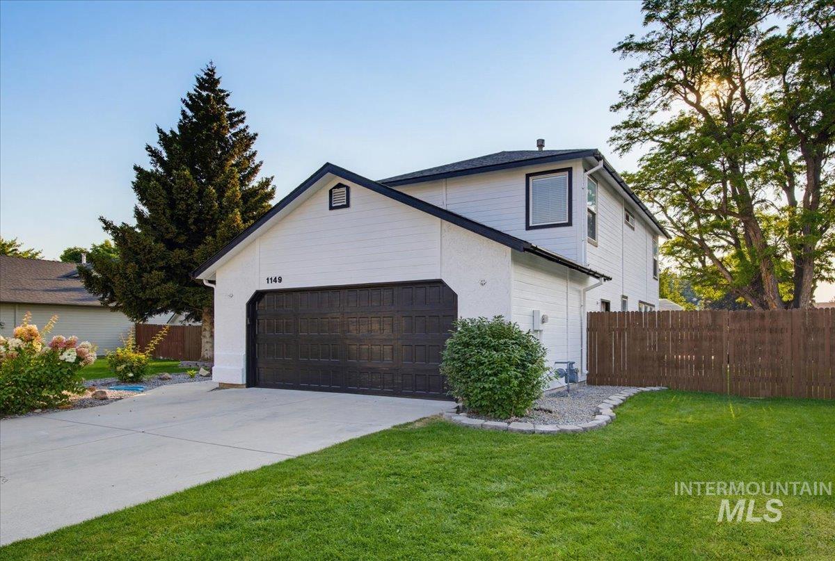 1149 N Watson Property Photo 3
