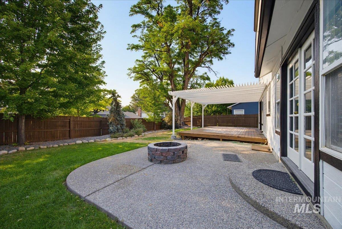 1149 N Watson Property Photo 6