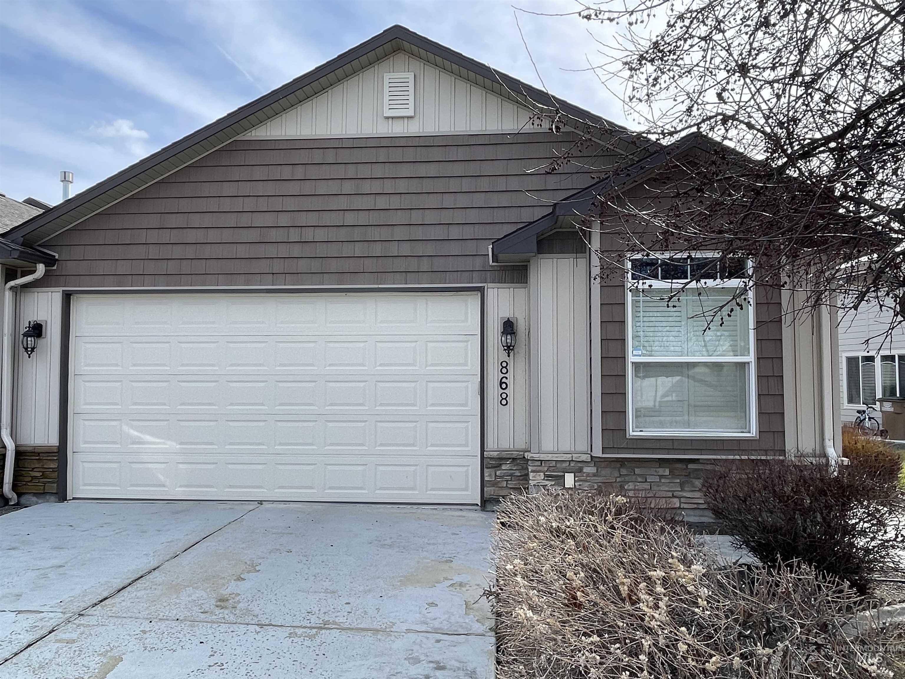 868 S Beaver Creek Way Property Photo 2