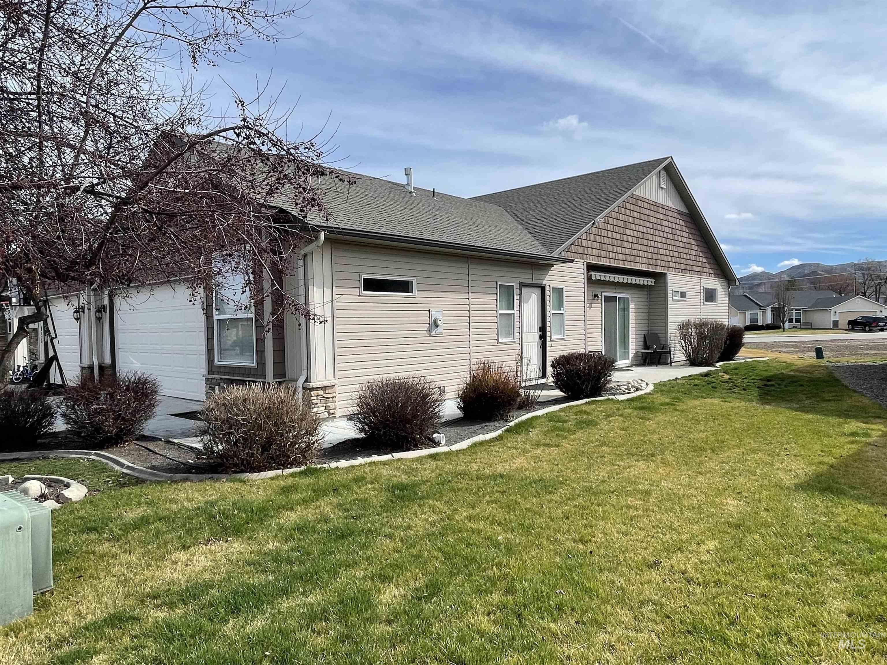 868 S Beaver Creek Way Property Photo 3