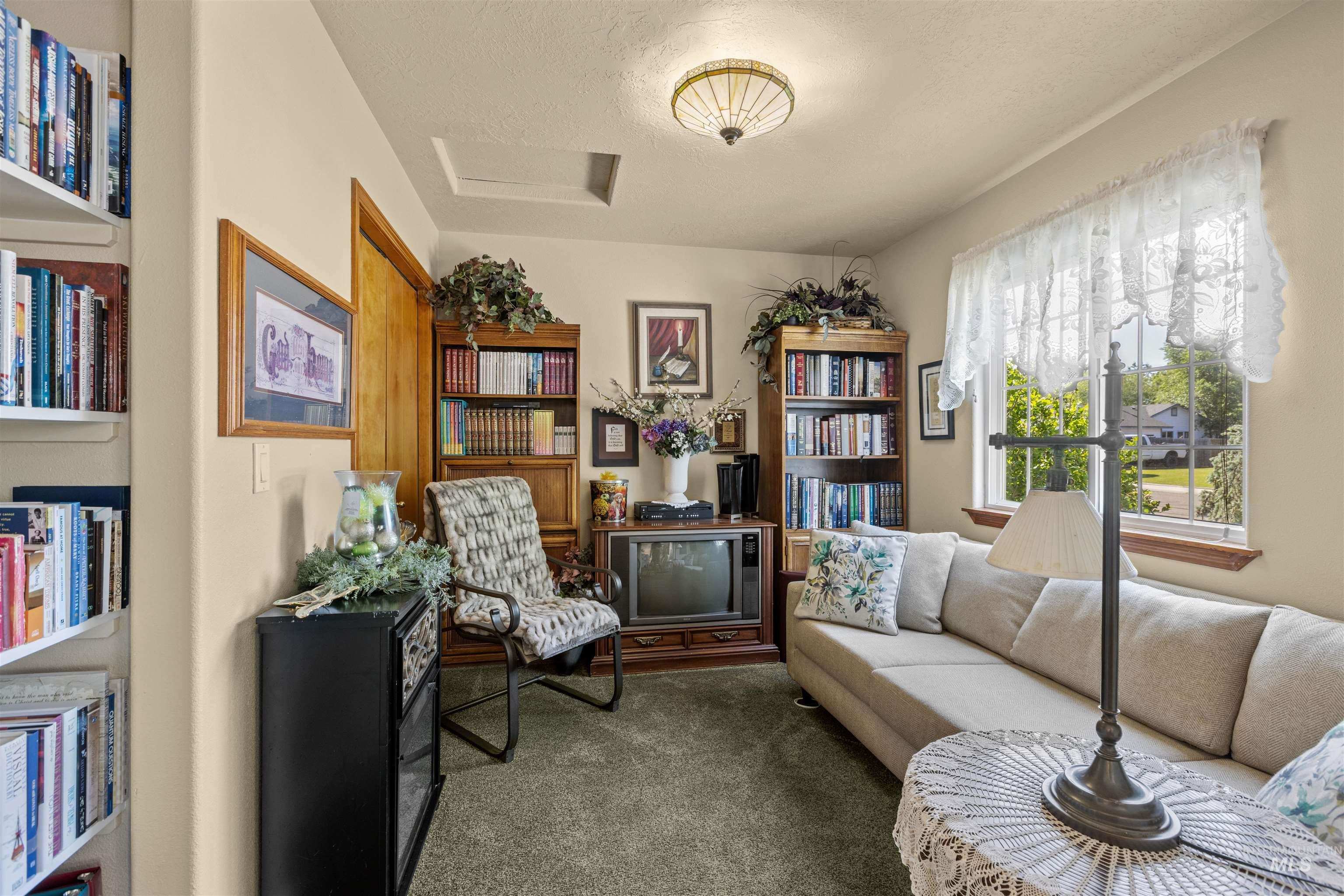 1418 E Sothesby Street Property Photo 16