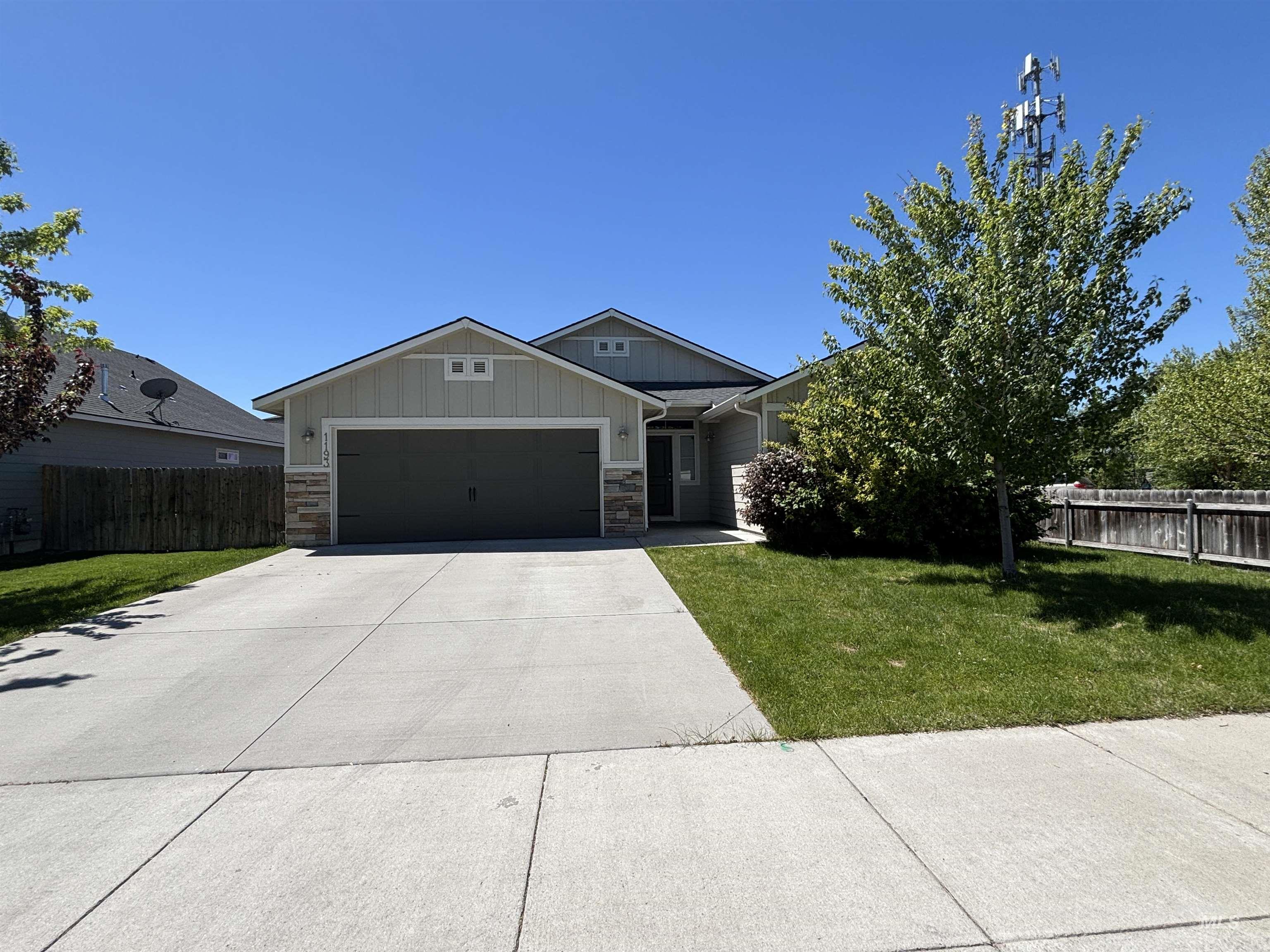 1193 W Crosswind Dr Property Photo 1