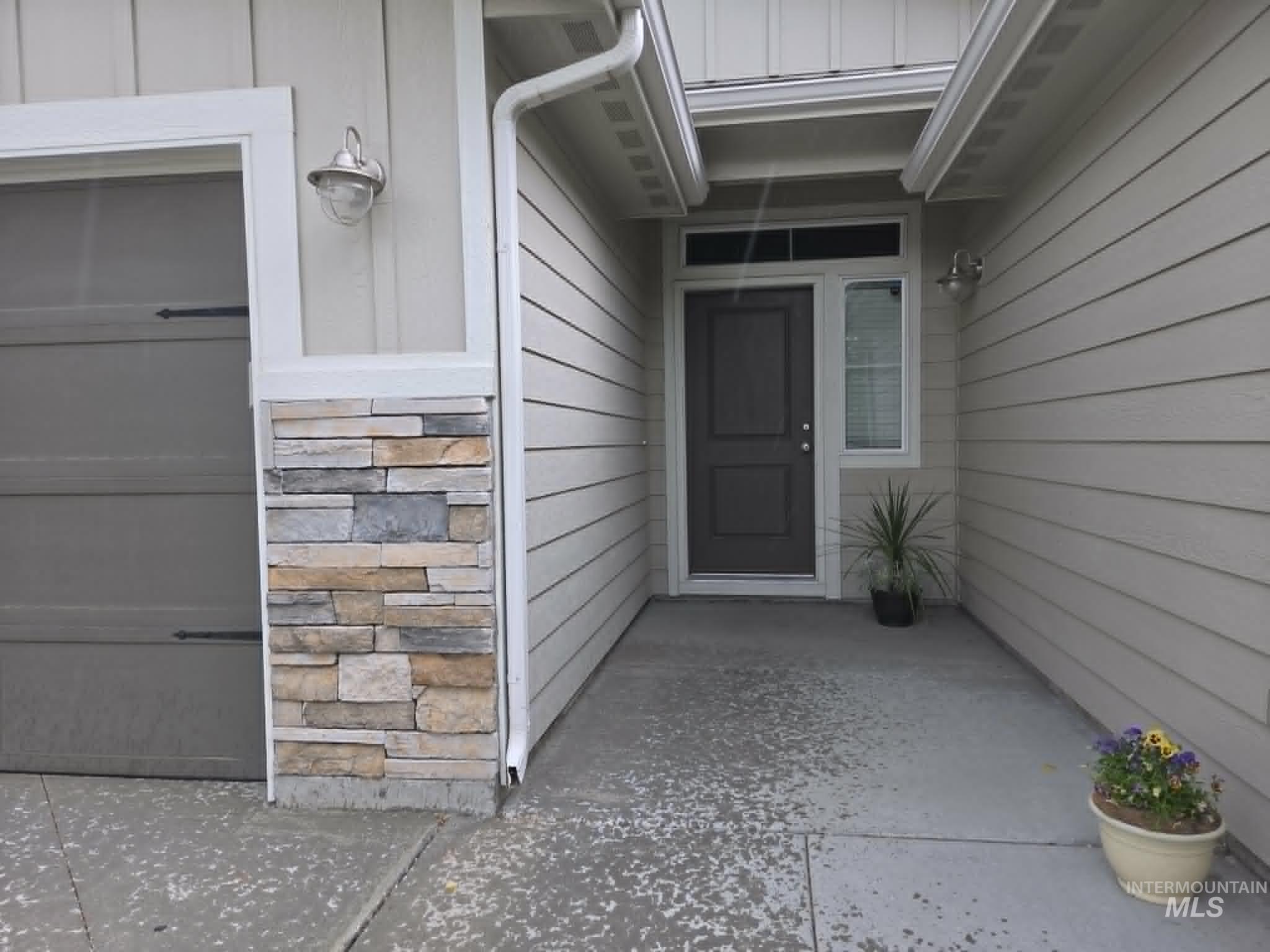 1193 W Crosswind Dr Property Photo 2