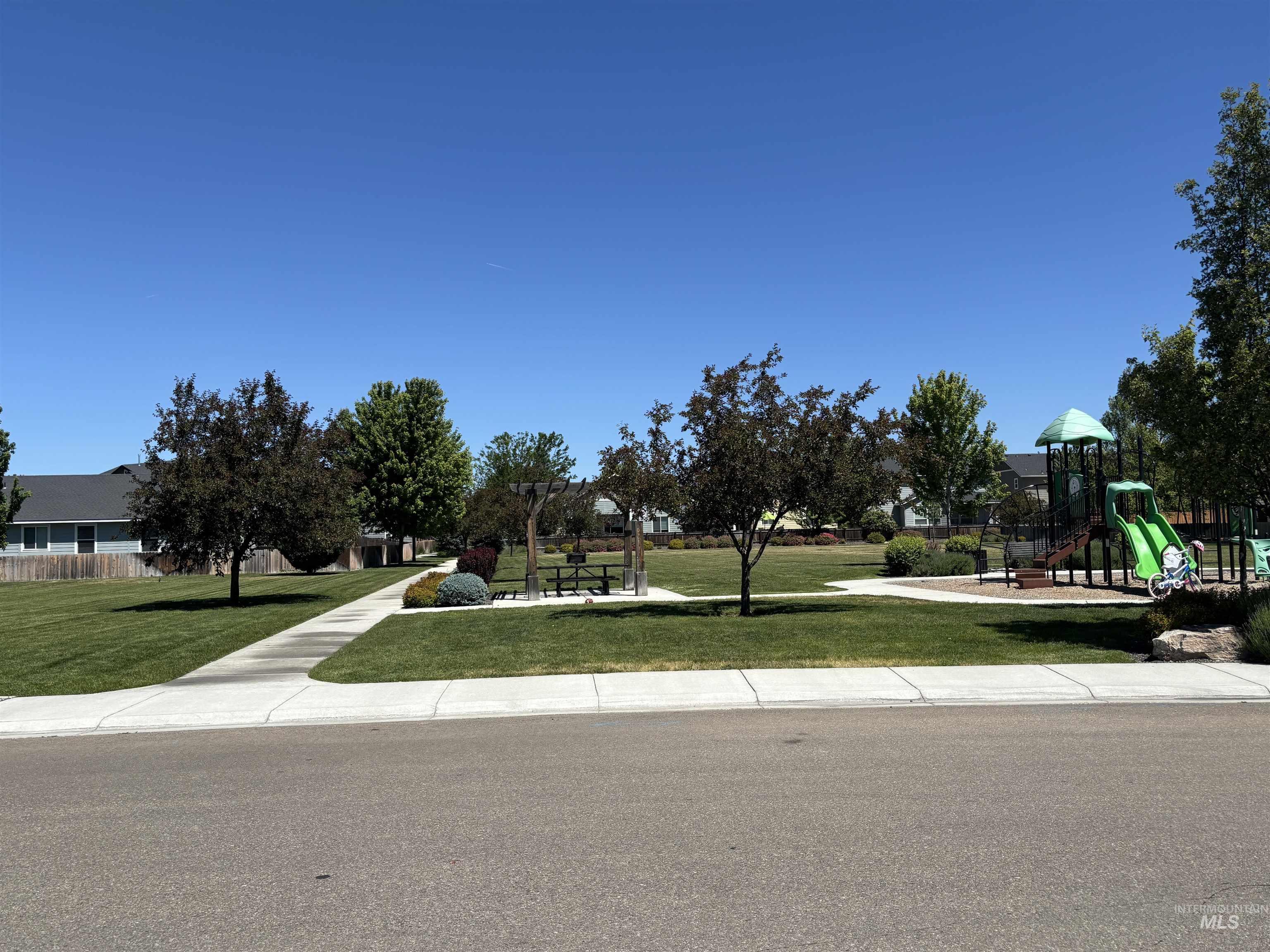 1193 W Crosswind Dr Property Photo 4