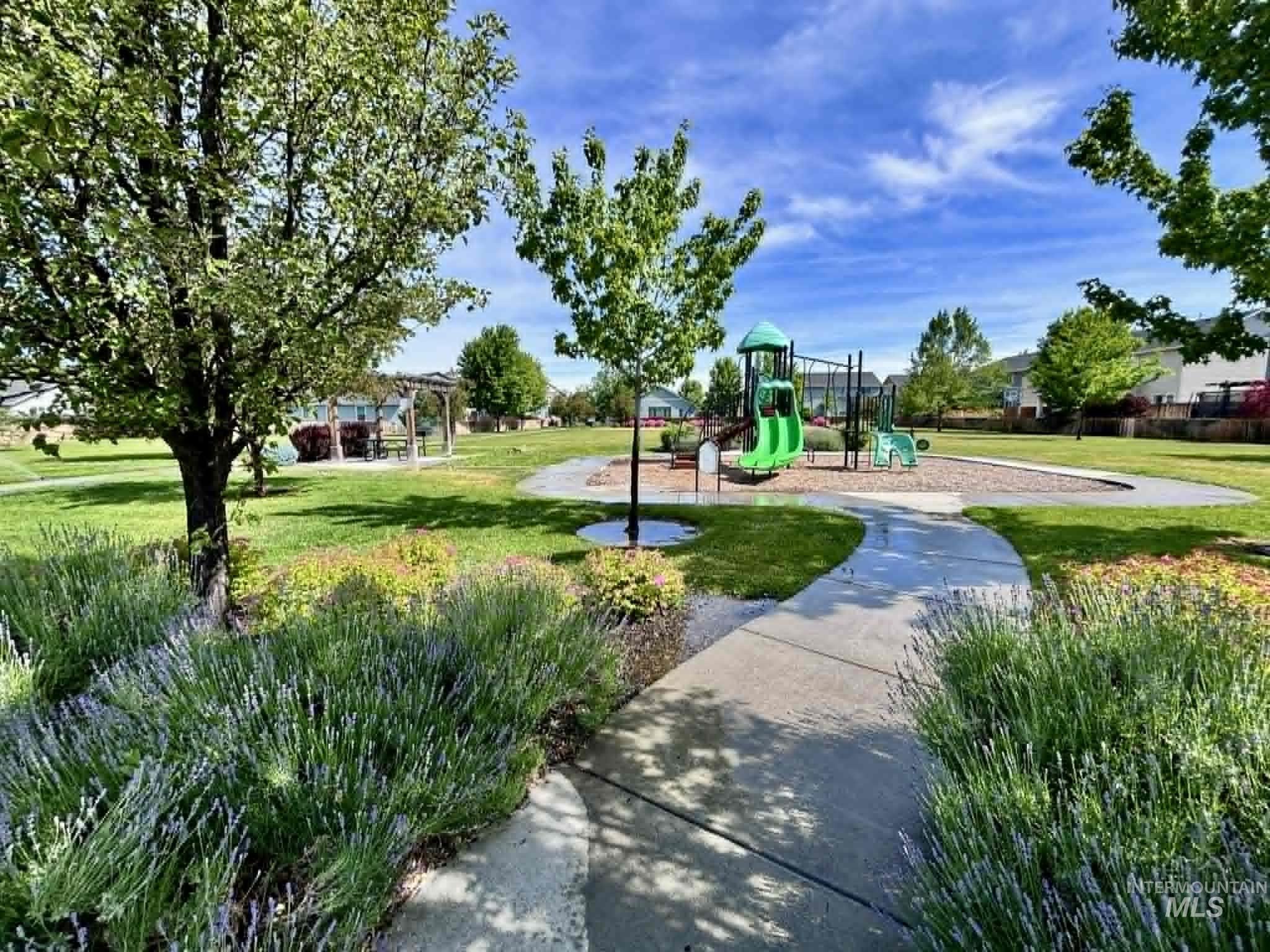 1193 W Crosswind Dr Property Photo 5