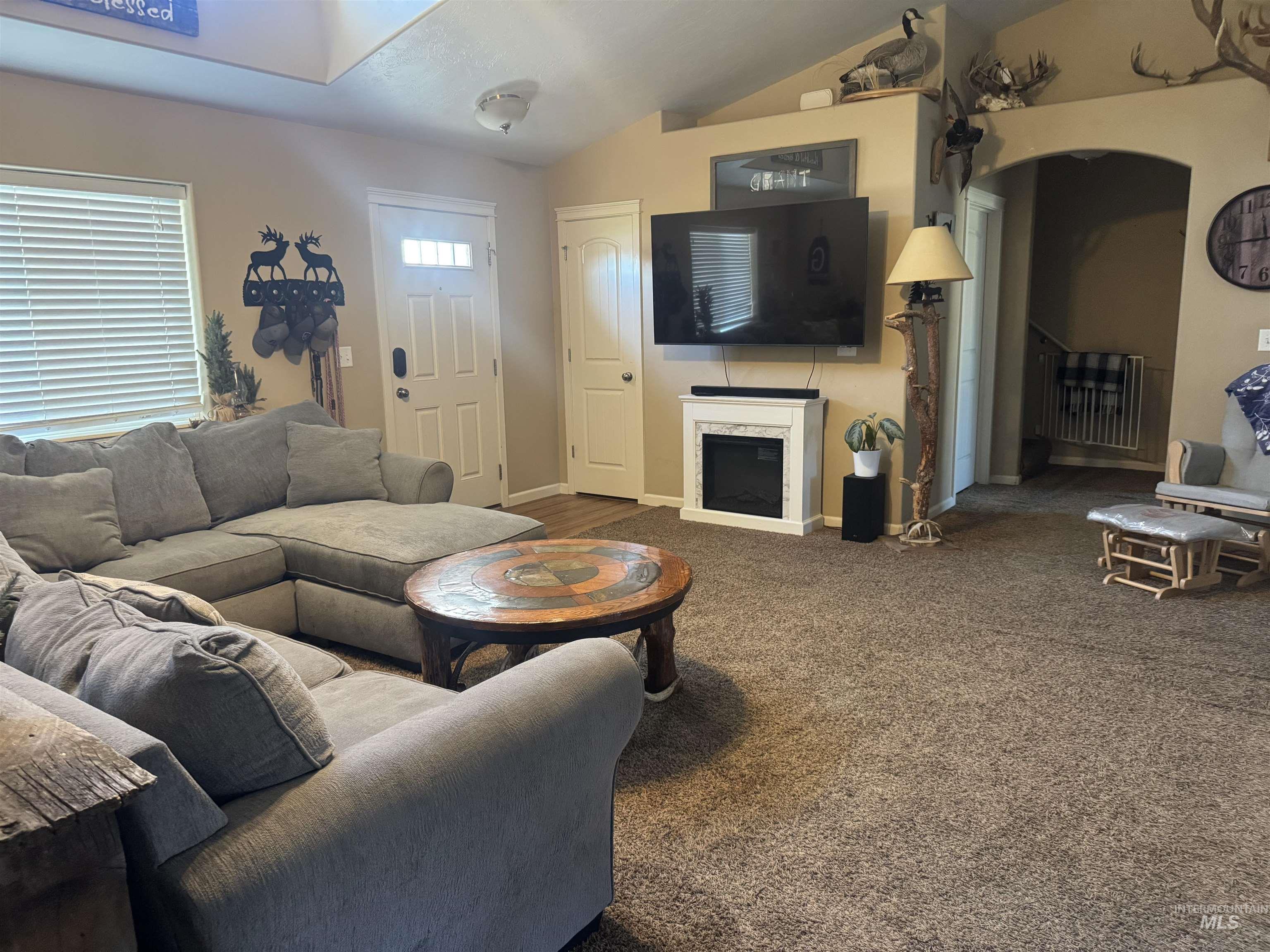 1121 Kelly Ave Property Photo 4