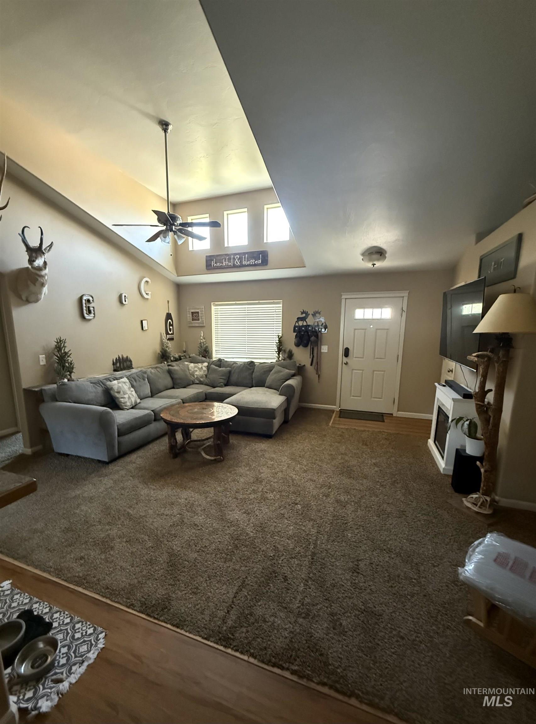 1121 Kelly Ave Property Photo 6