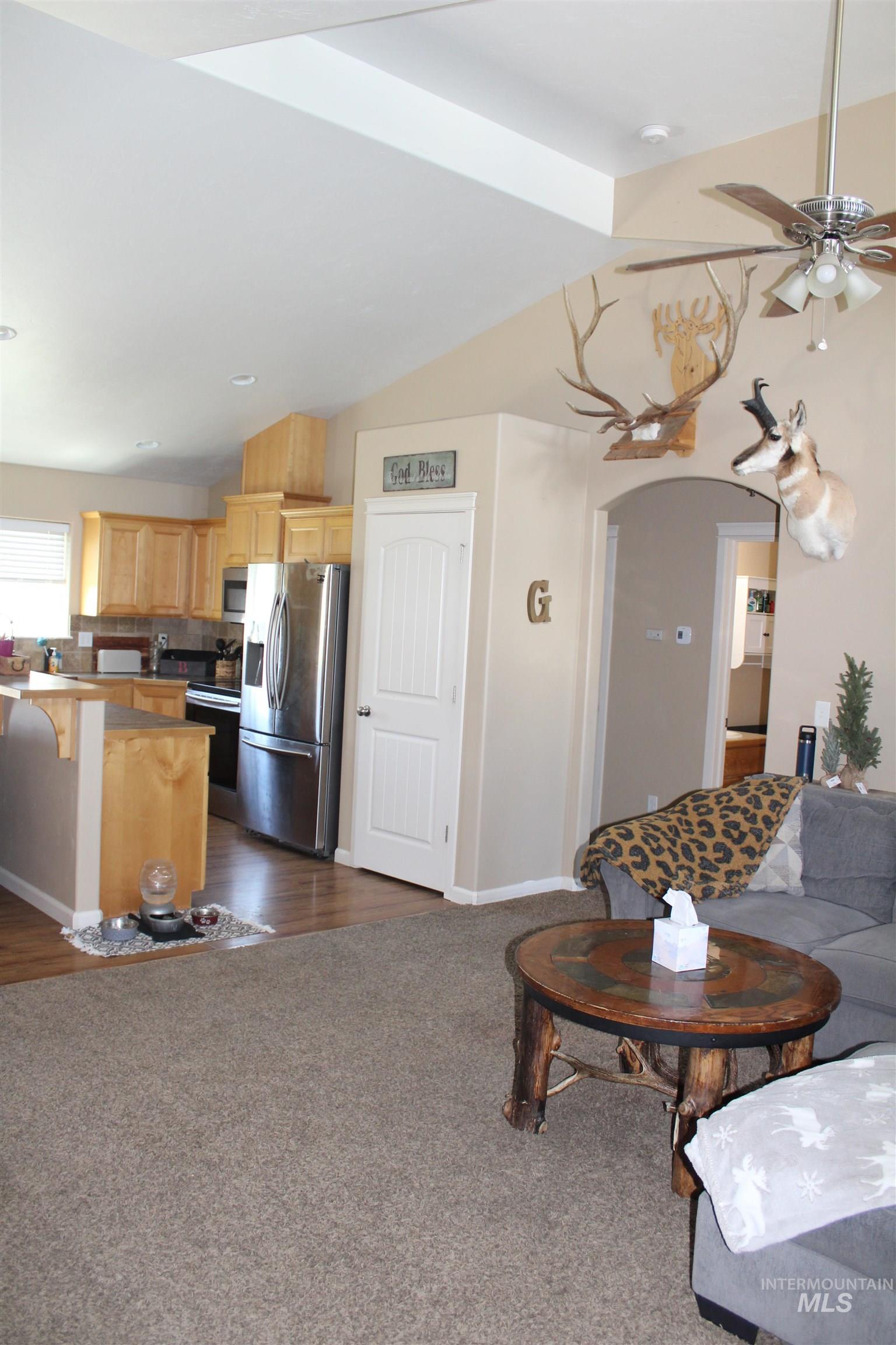 1121 Kelly Ave Property Photo 8