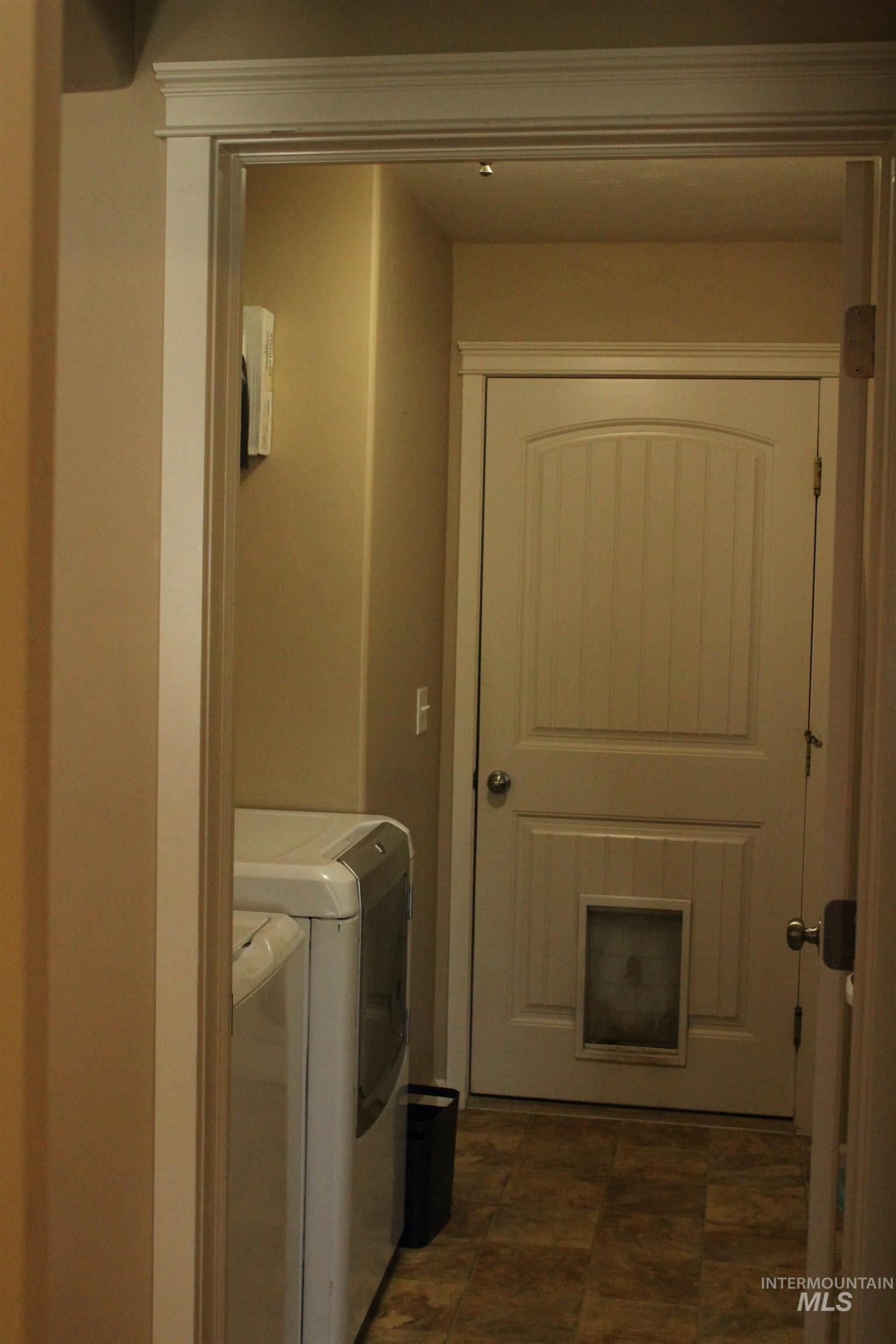 1121 Kelly Ave Property Photo 25