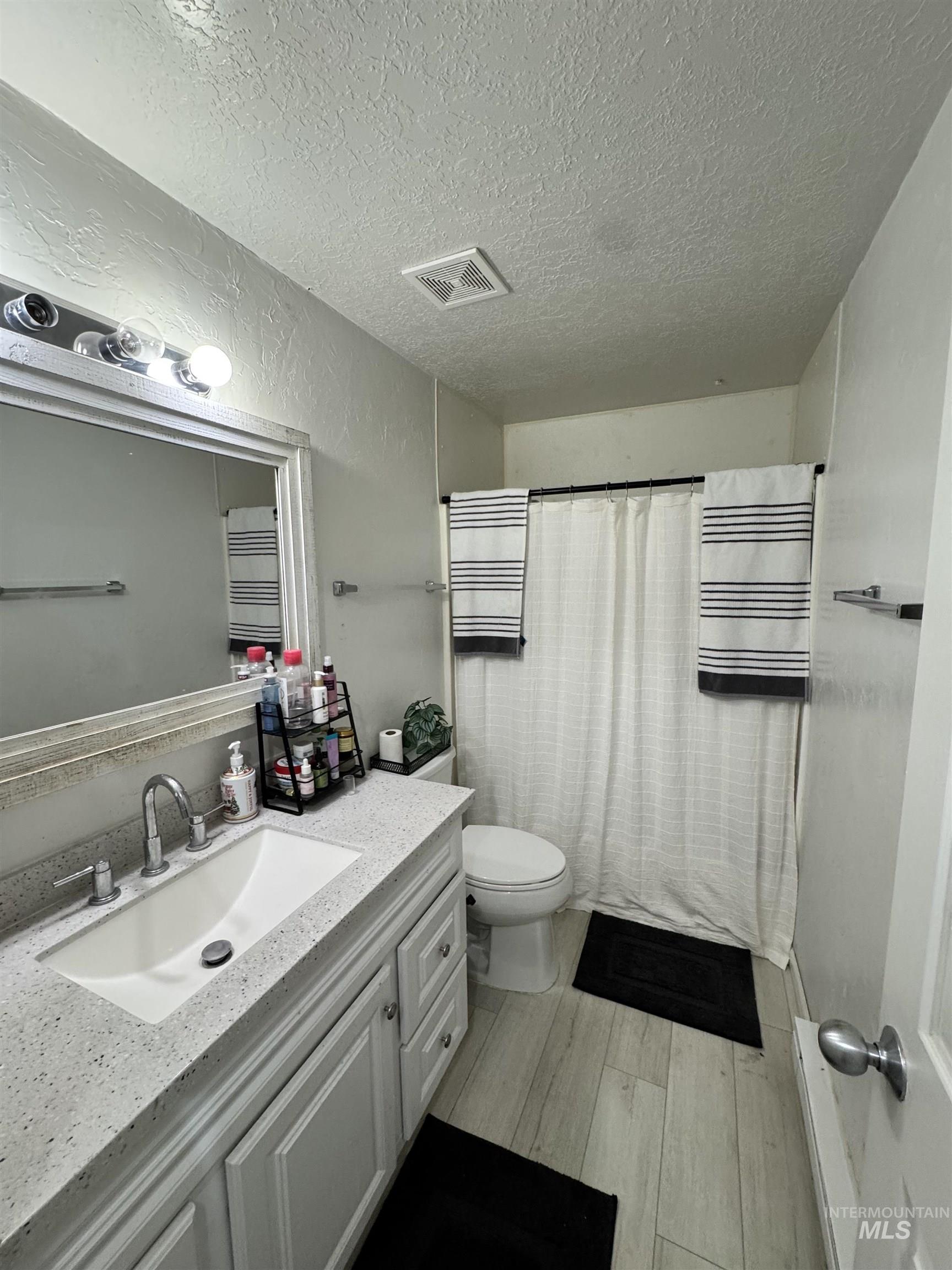 710 Washington St N Property Photo 6