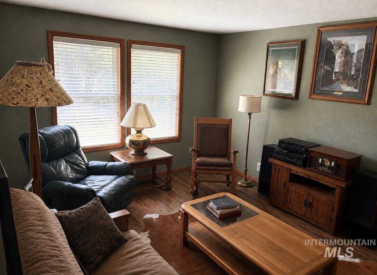 1185 E King Property Photo 8