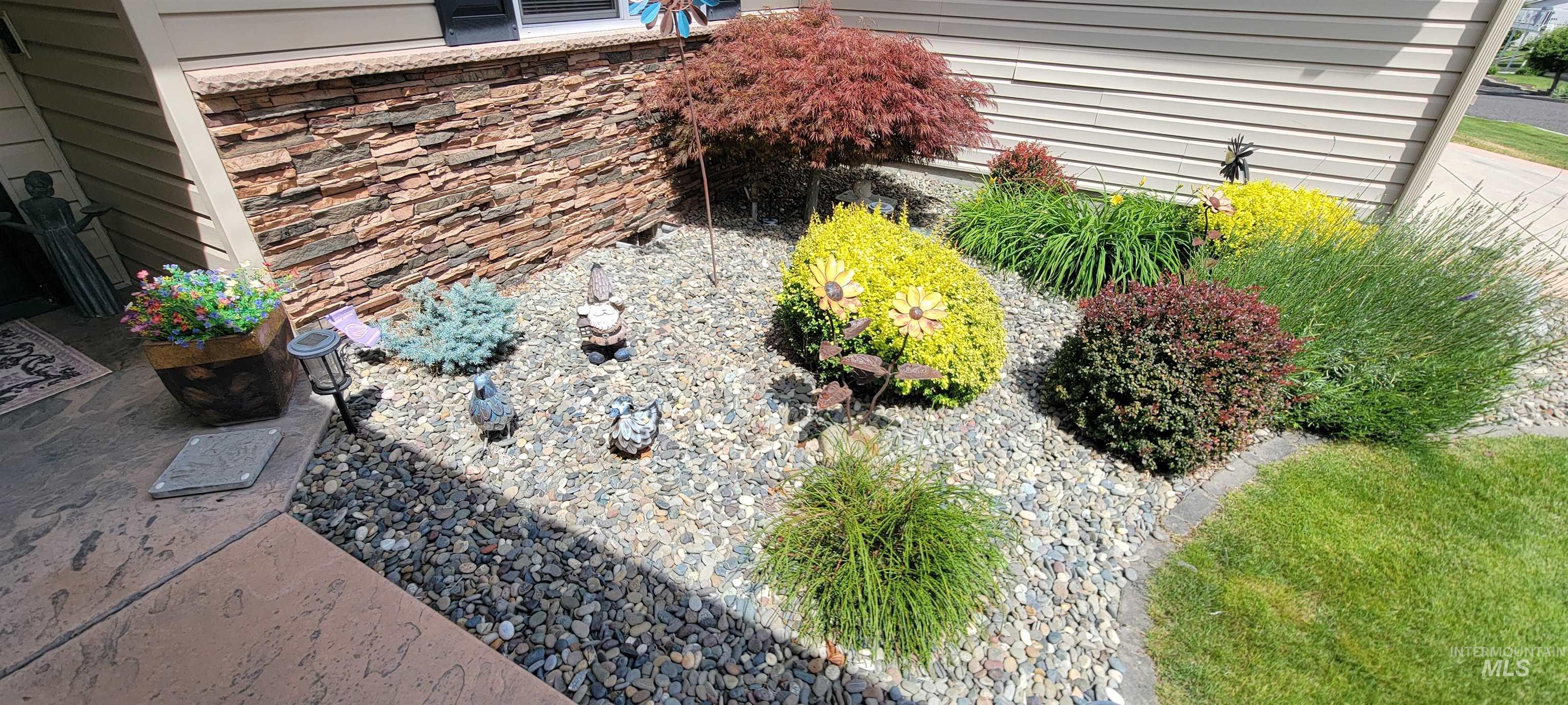 910 Vineland Property Photo 3