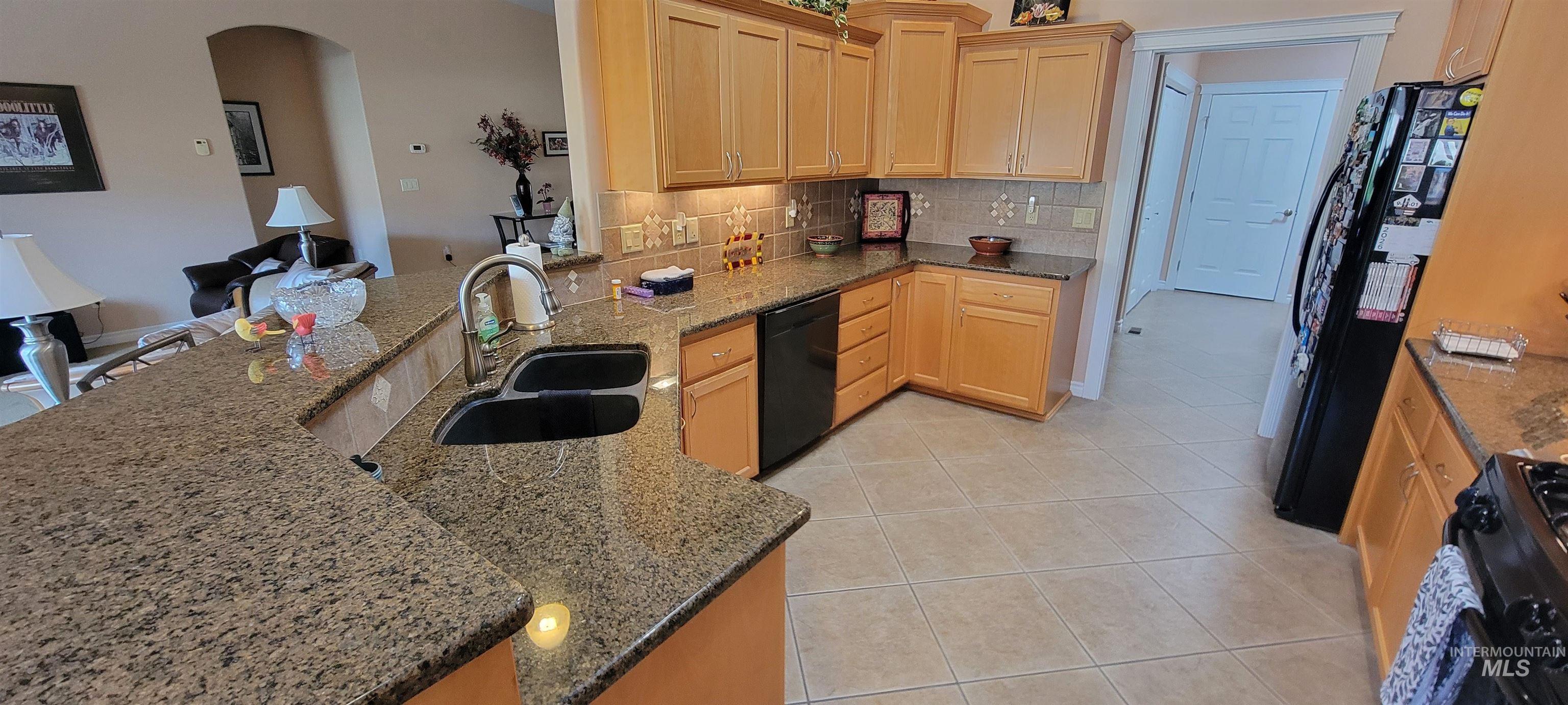 910 Vineland Property Photo 4