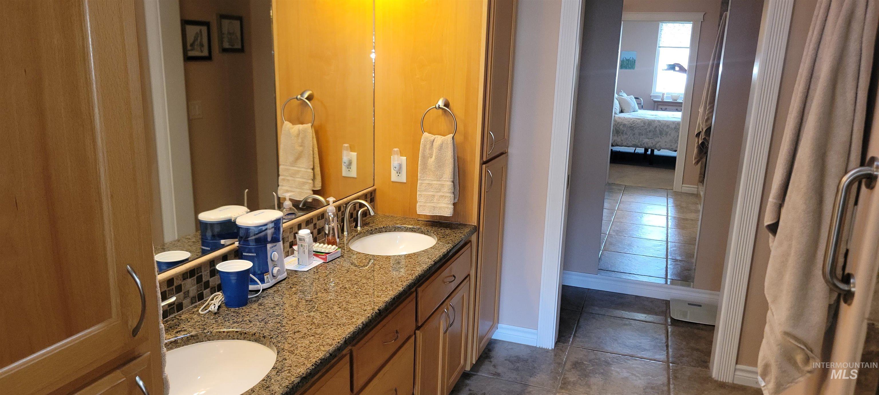 910 Vineland Property Photo 7