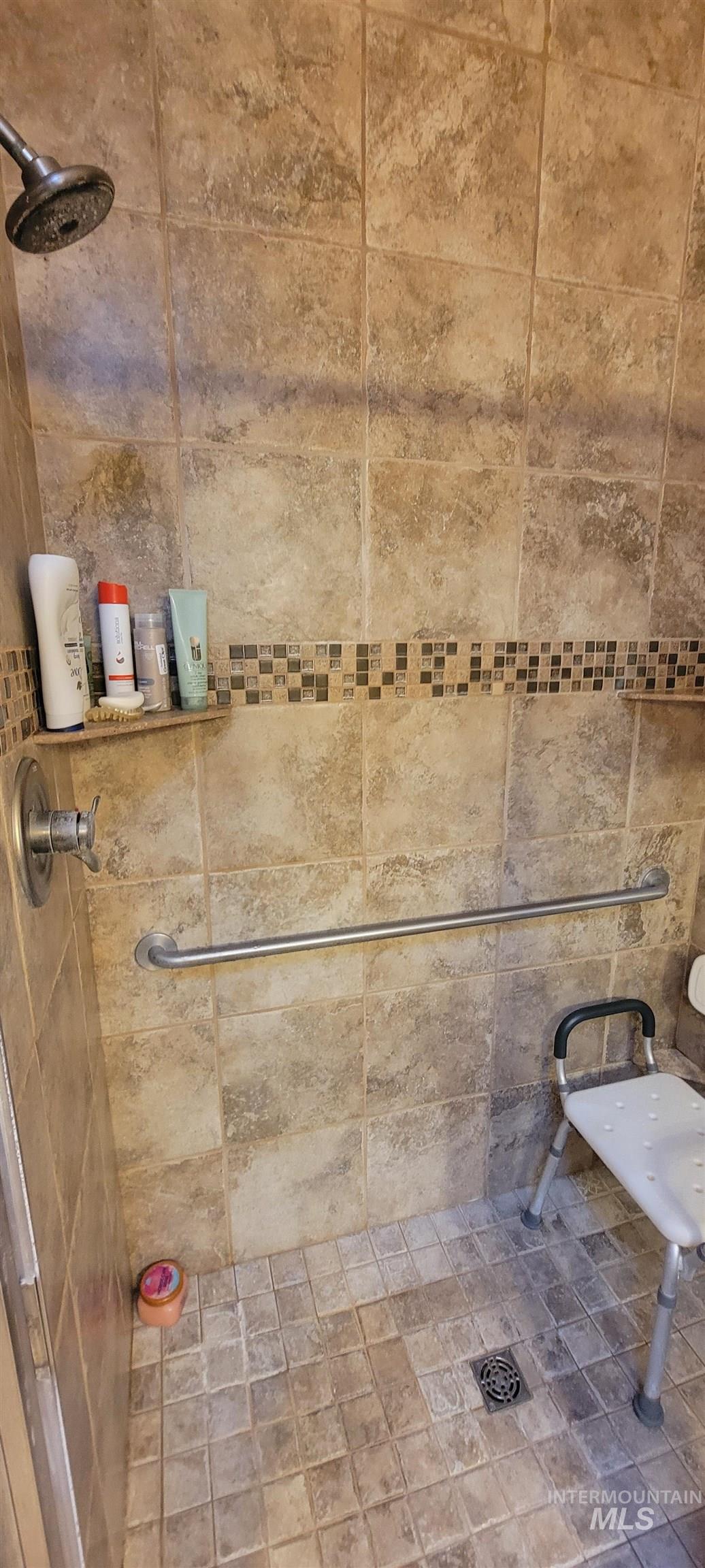 910 Vineland Property Photo 8