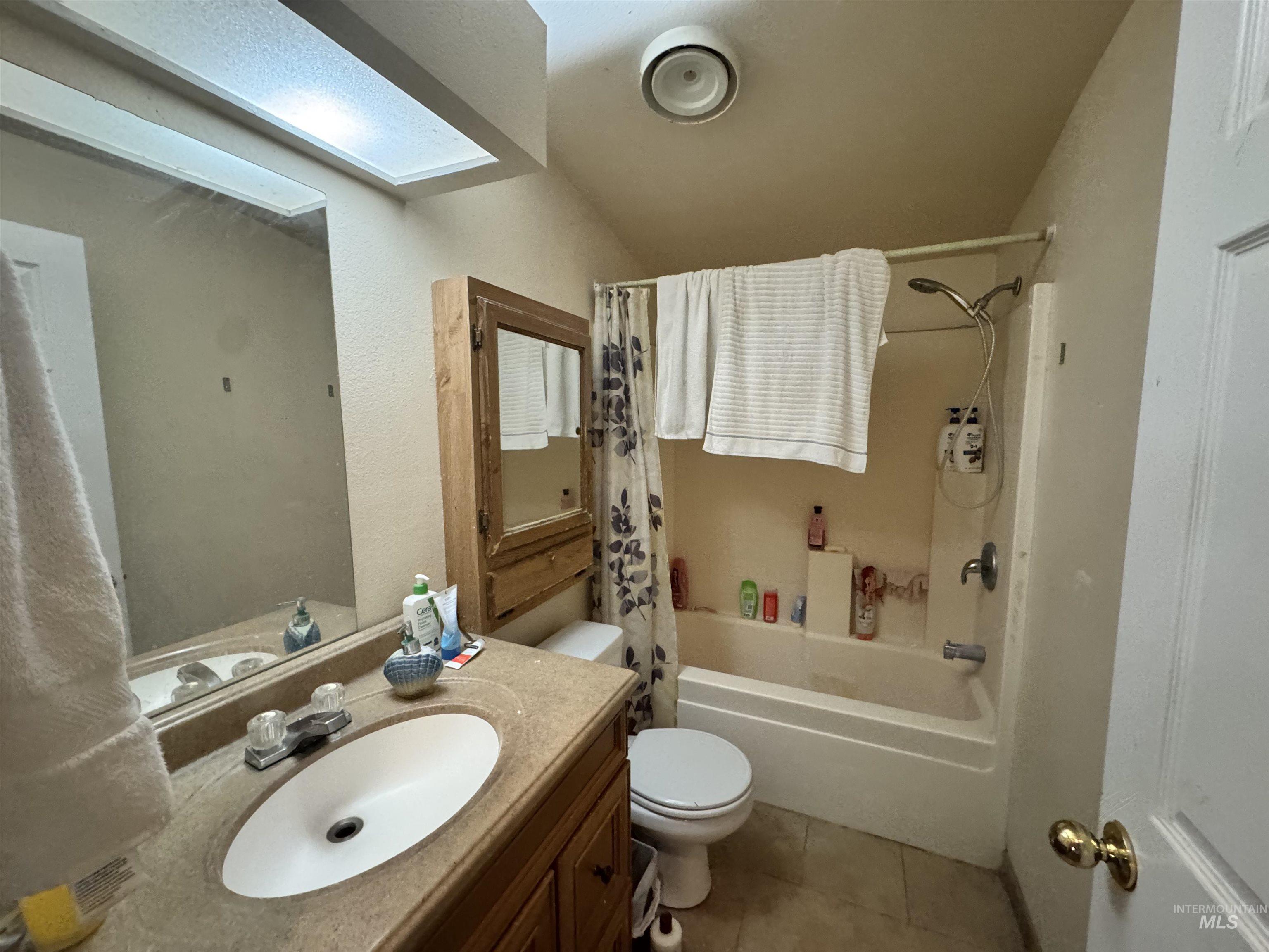 211 5th Ave West Property Photo 2