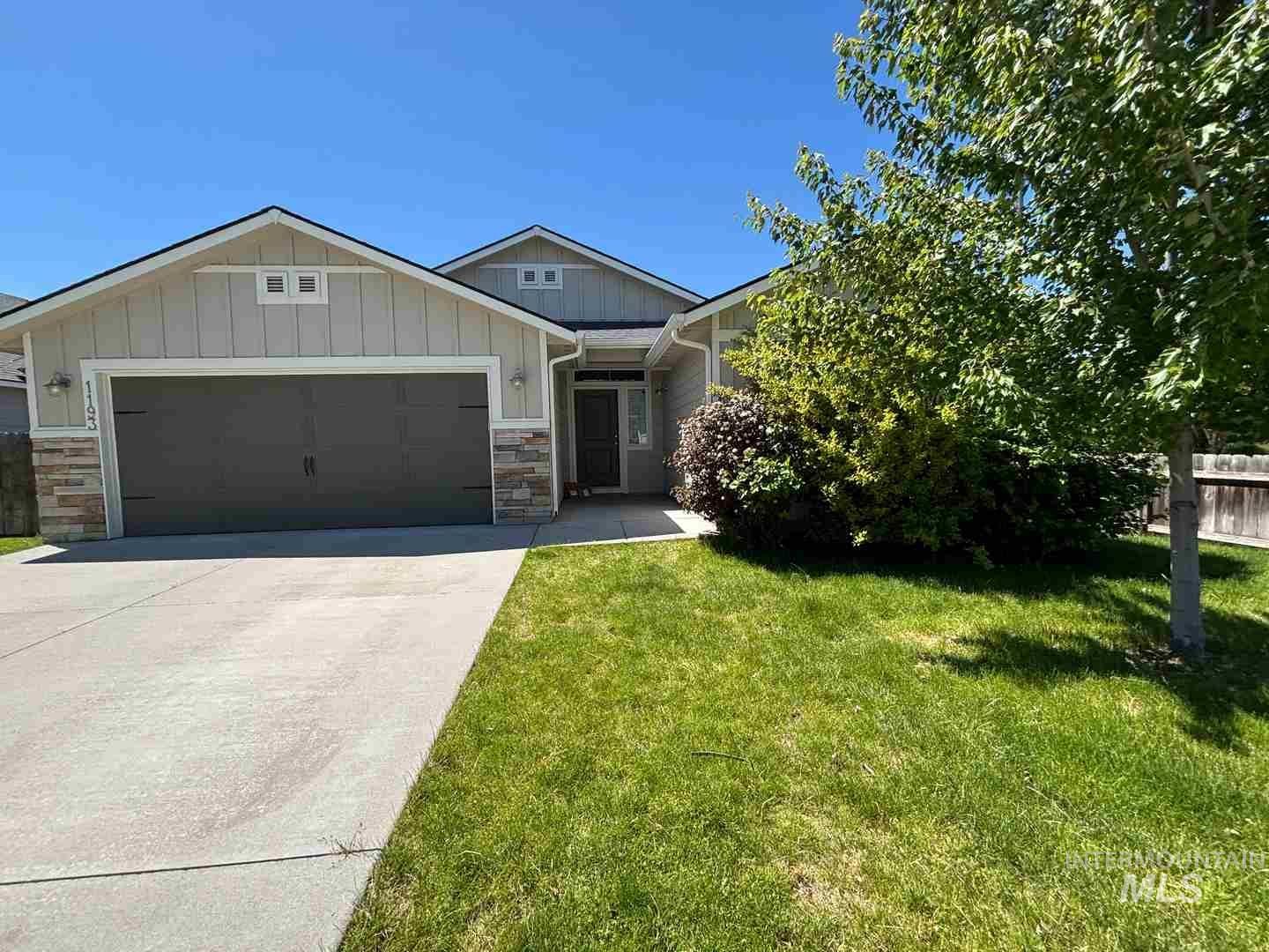1193 W Crosswind Dr Property Photo 2