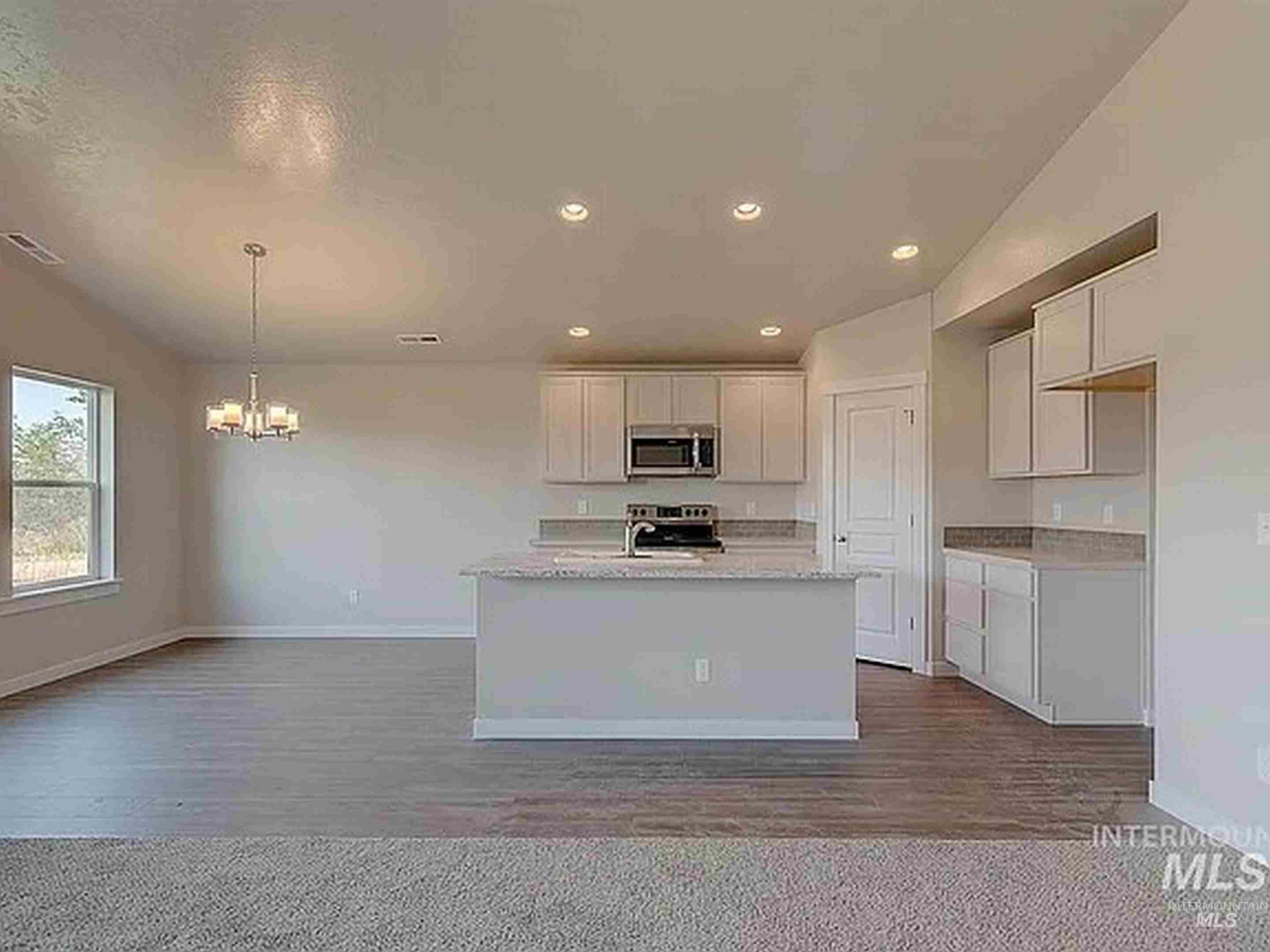 1193 W Crosswind Dr Property Photo 5