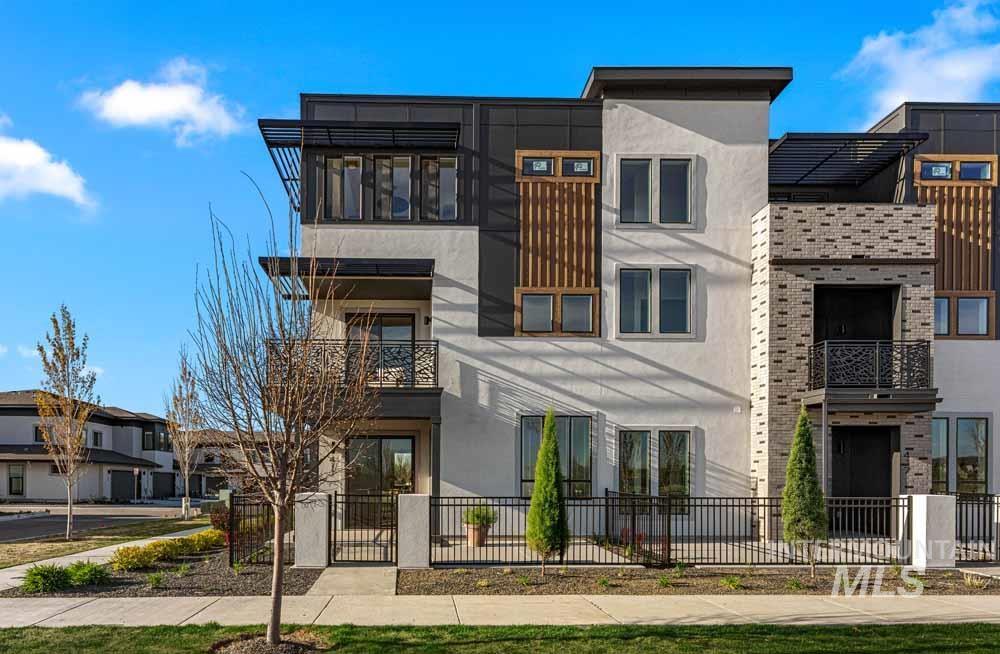 411 E Lombard Ln Property Photo 23