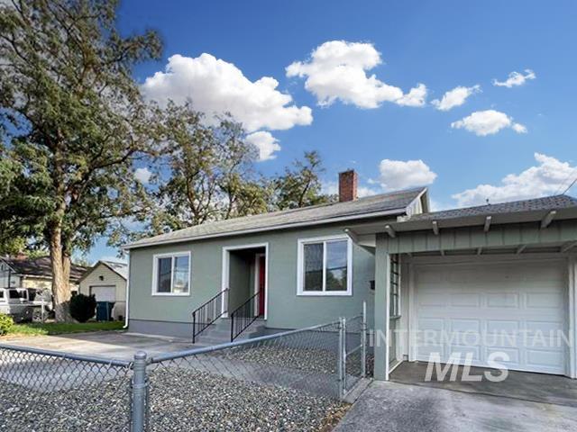 307 Elm St Property Photo 2