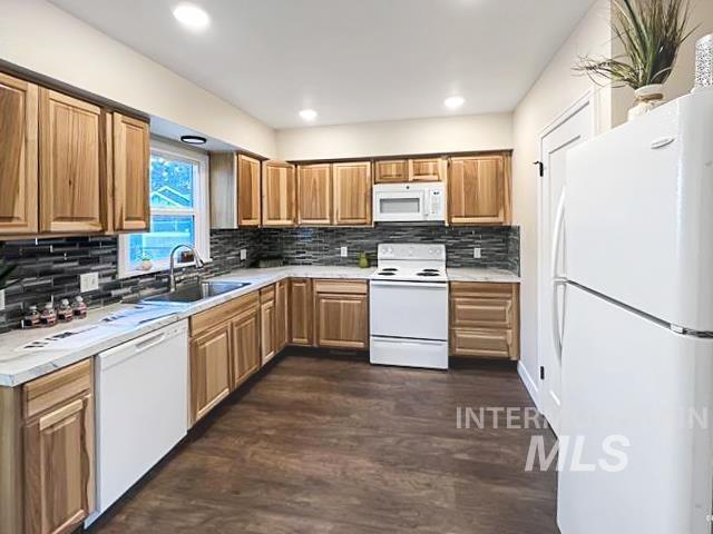 307 Elm St Property Photo 4
