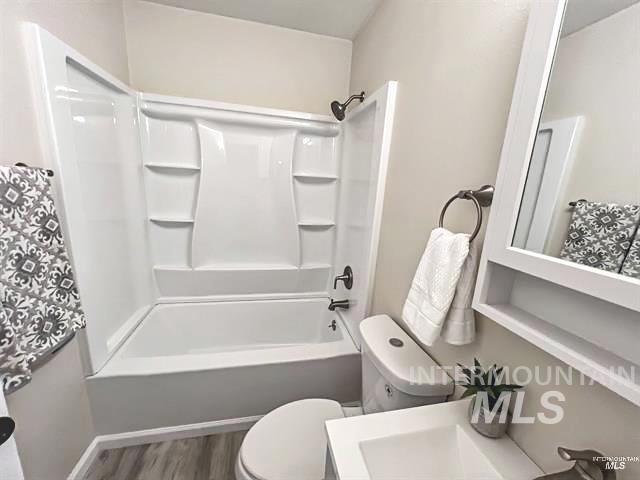 307 Elm St Property Photo 9