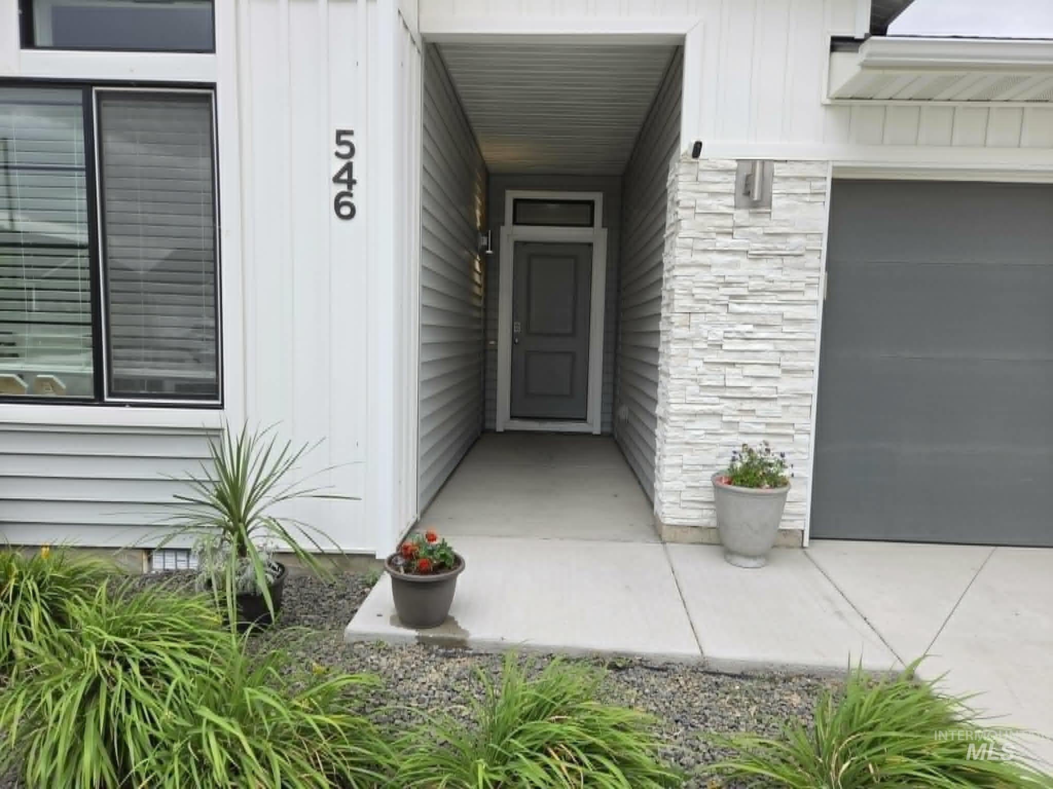 546 S Bangor Way Property Photo 2