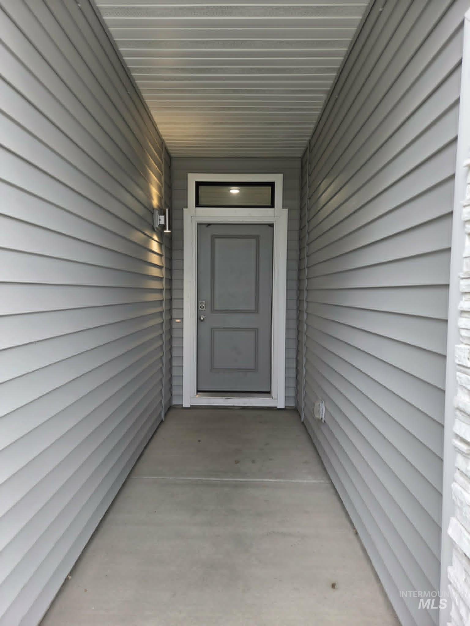 546 S Bangor Way Property Photo 3
