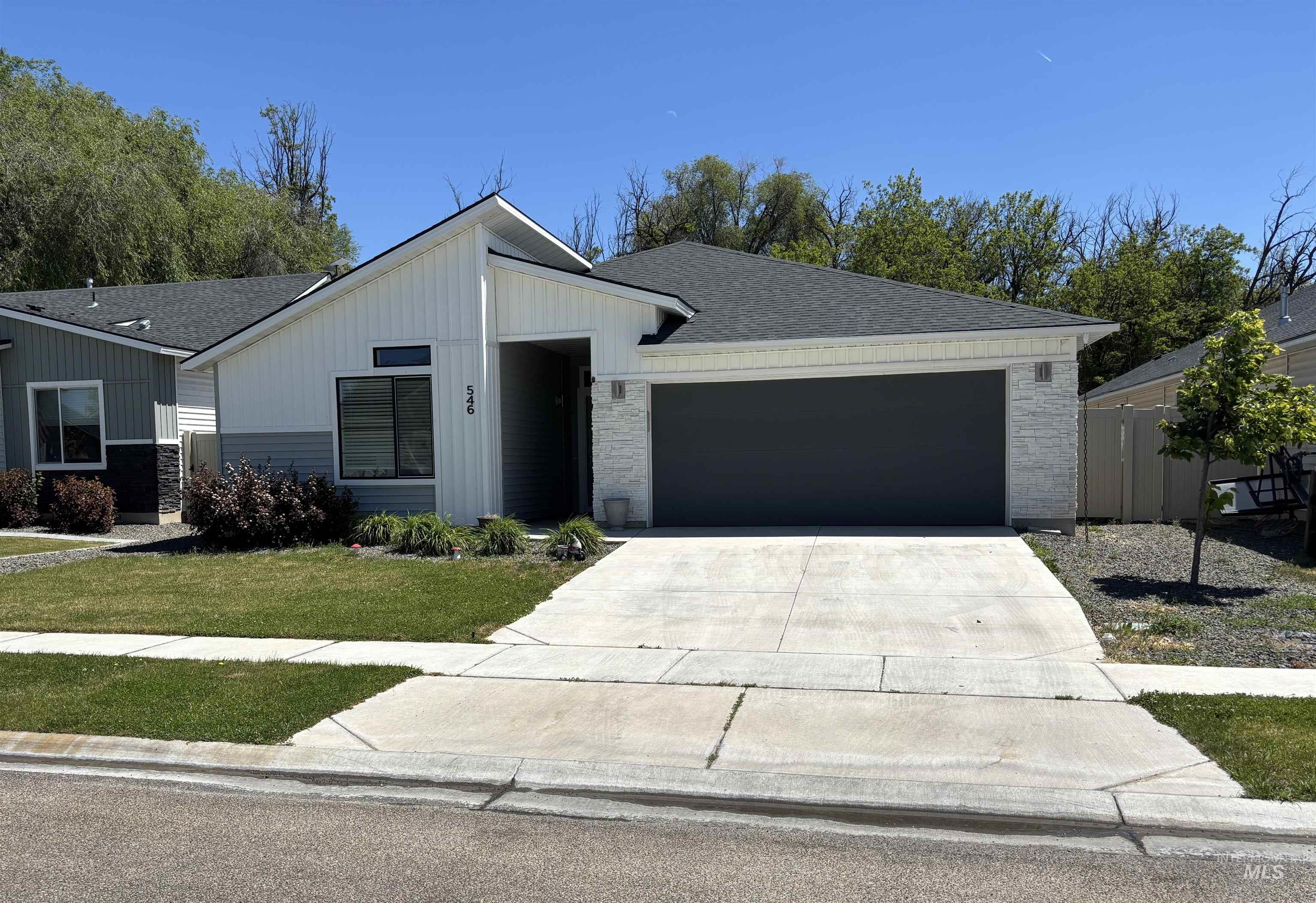 546 S Bangor Way Property Photo 4