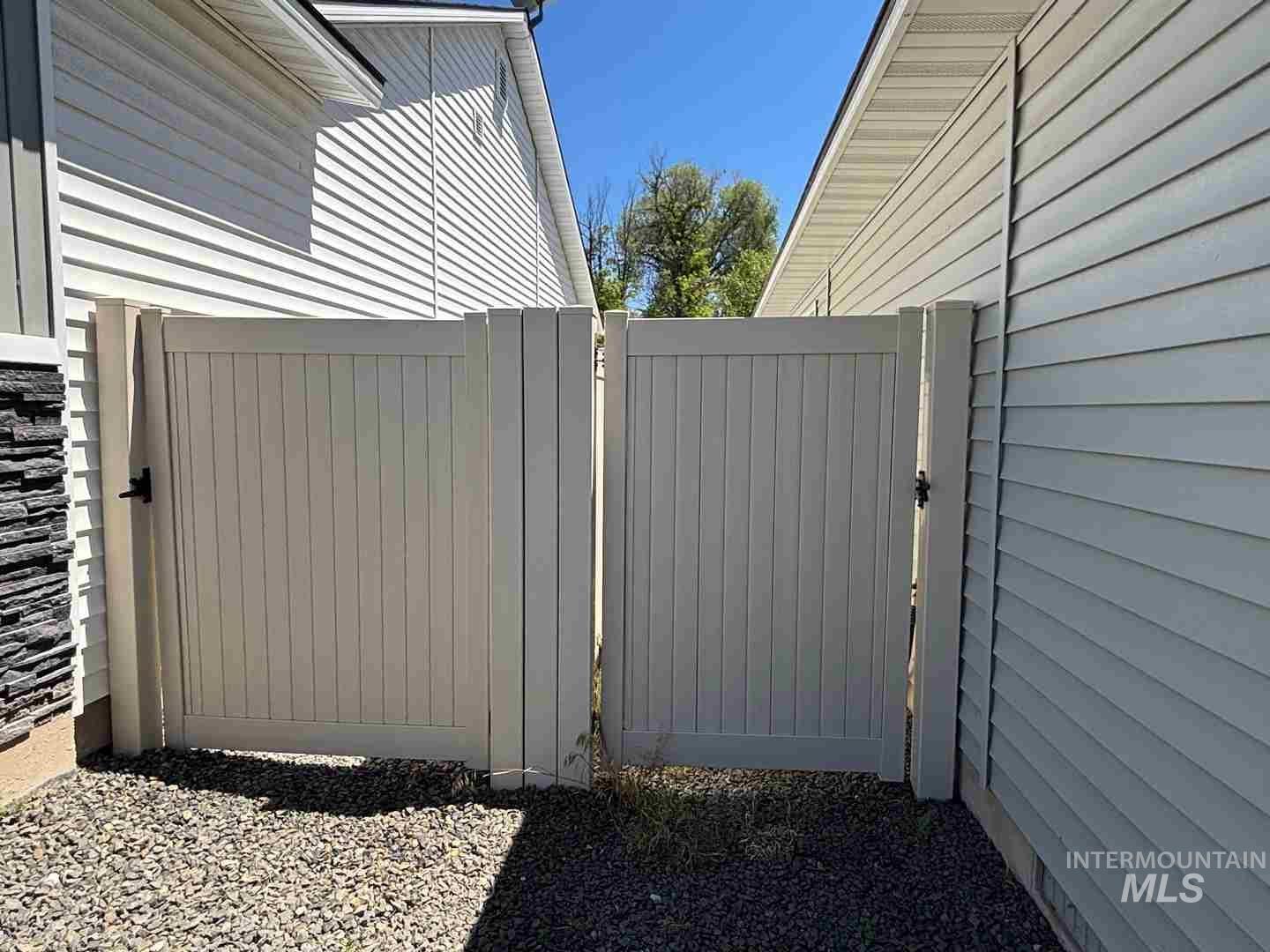 546 S Bangor Way Property Photo 6
