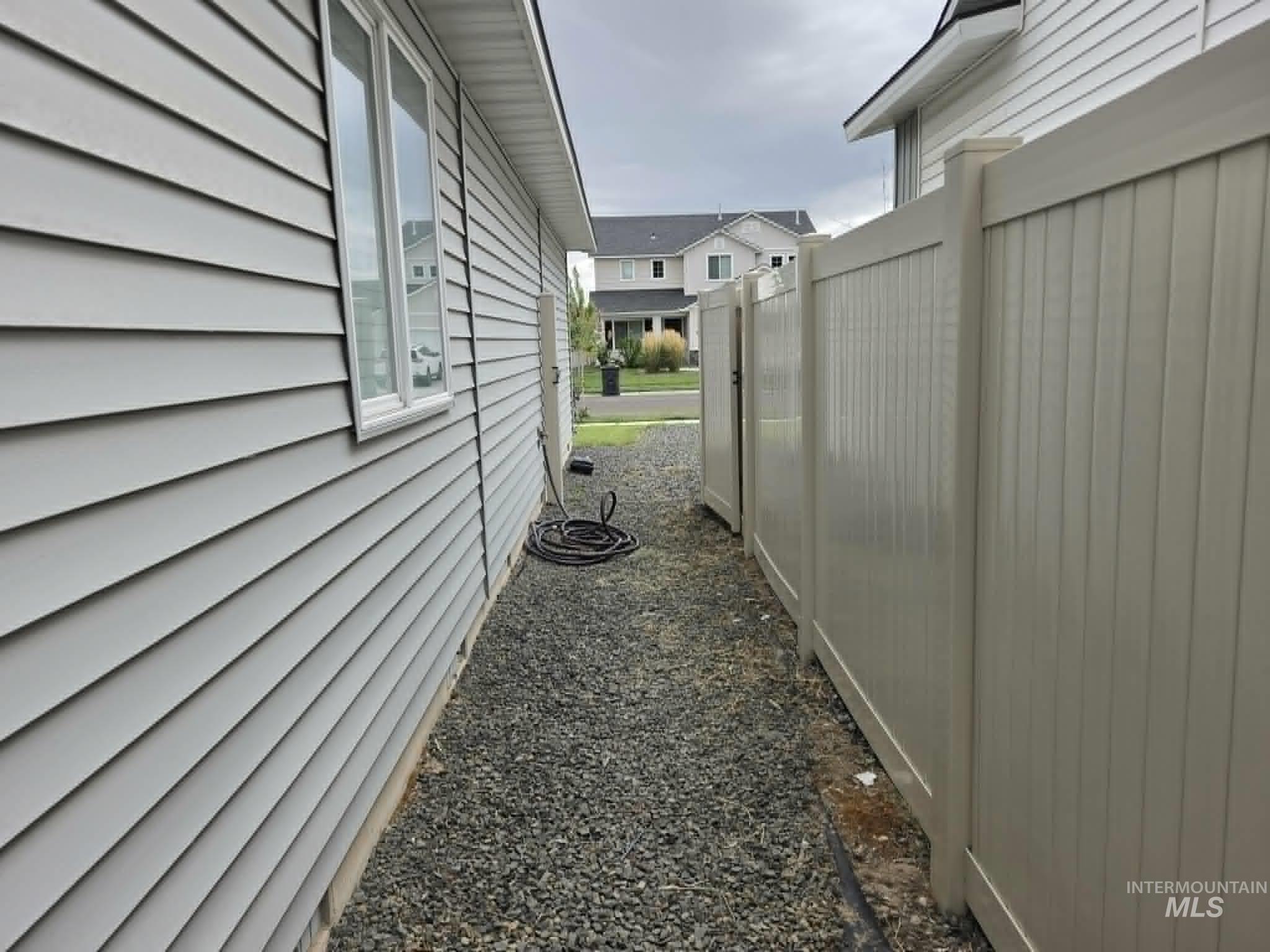 546 S Bangor Way Property Photo 8