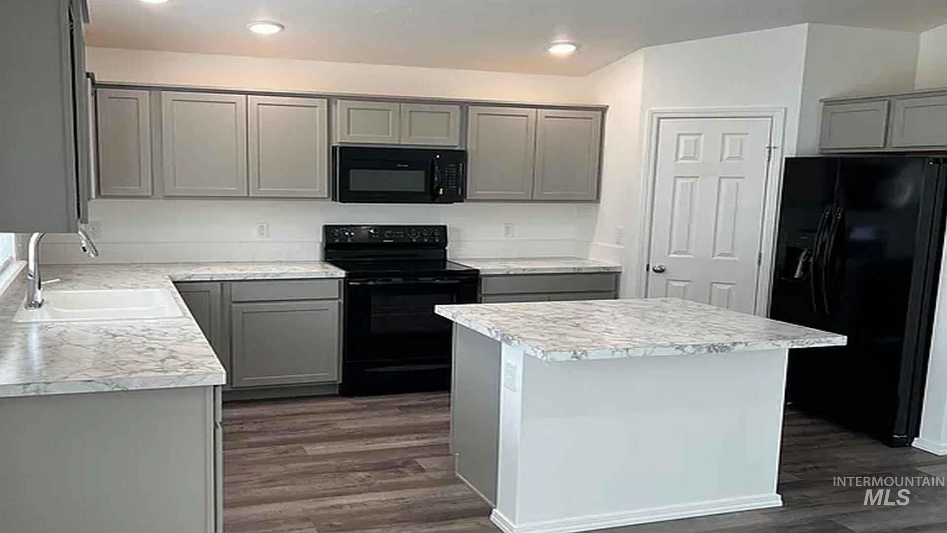 546 S Bangor Way Property Photo 10