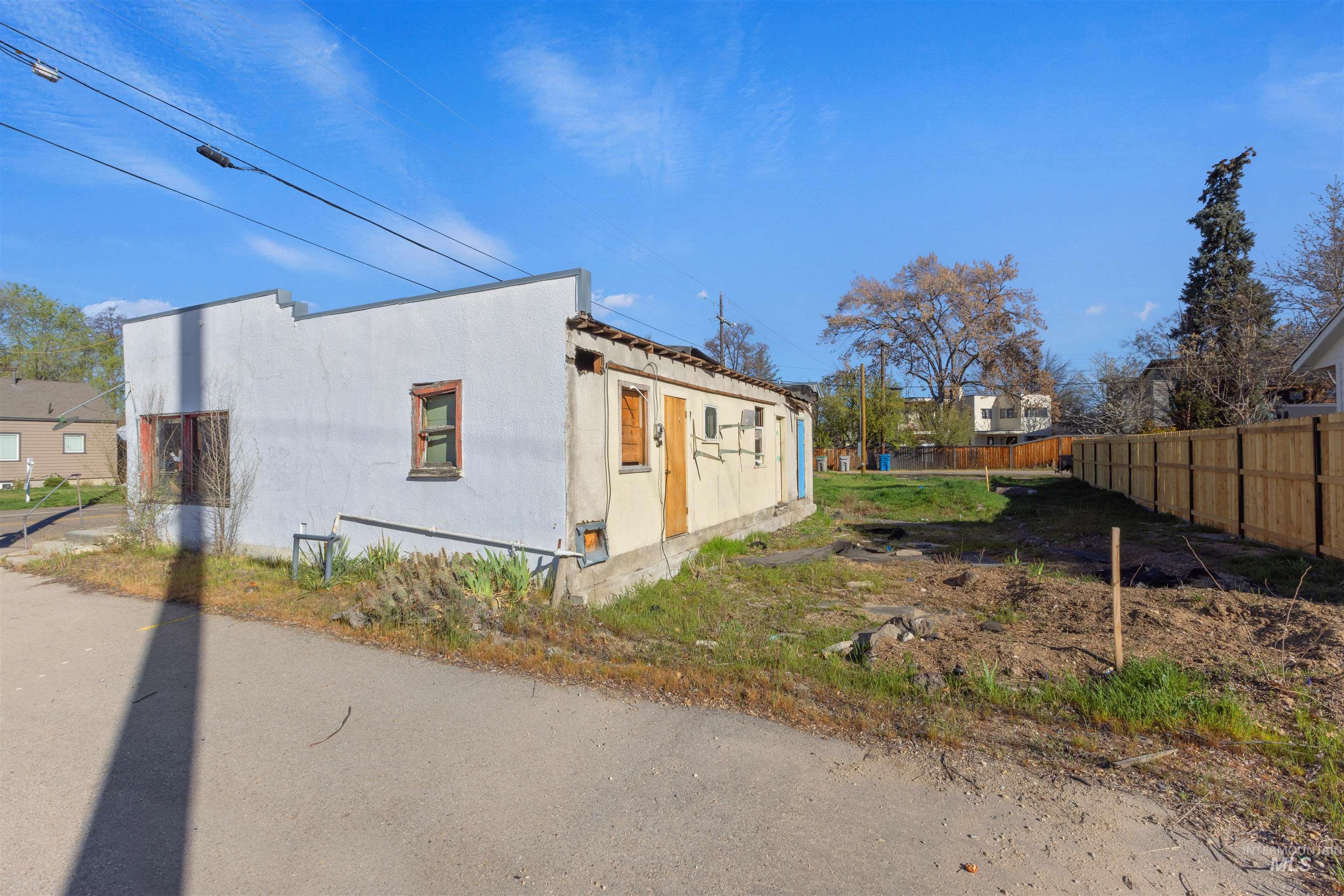 802 N Garden Property Photo 12