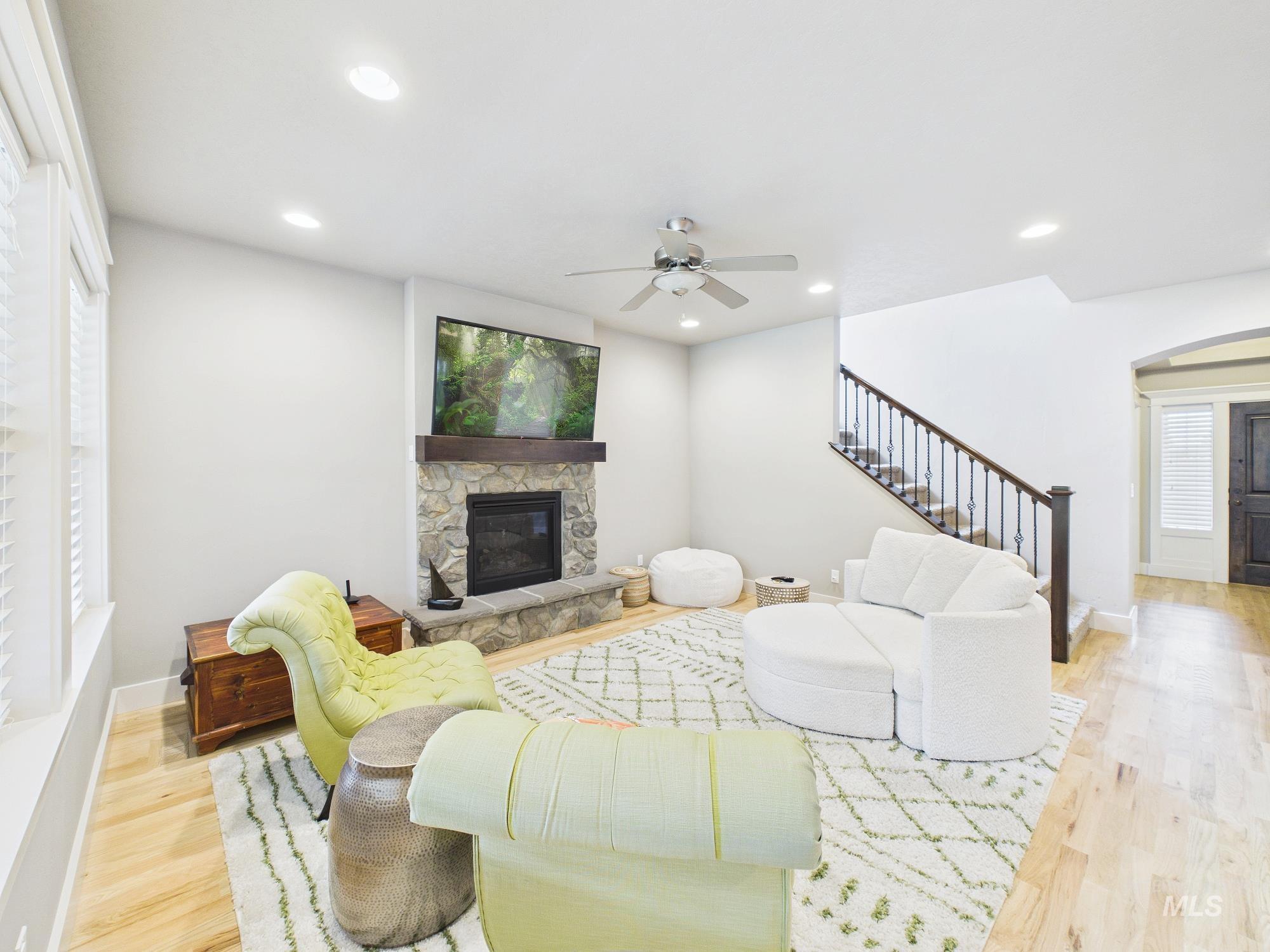 89 S Barkvine Way Property Photo 3