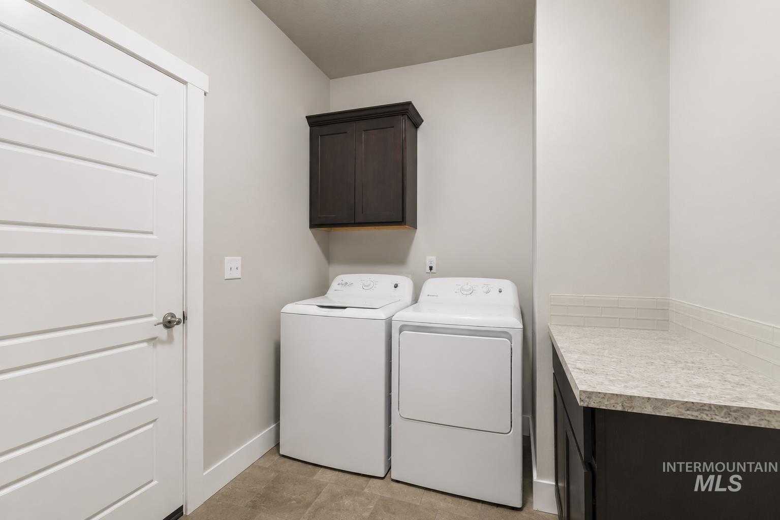 1077/1075 Easy Ave Property Photo 6