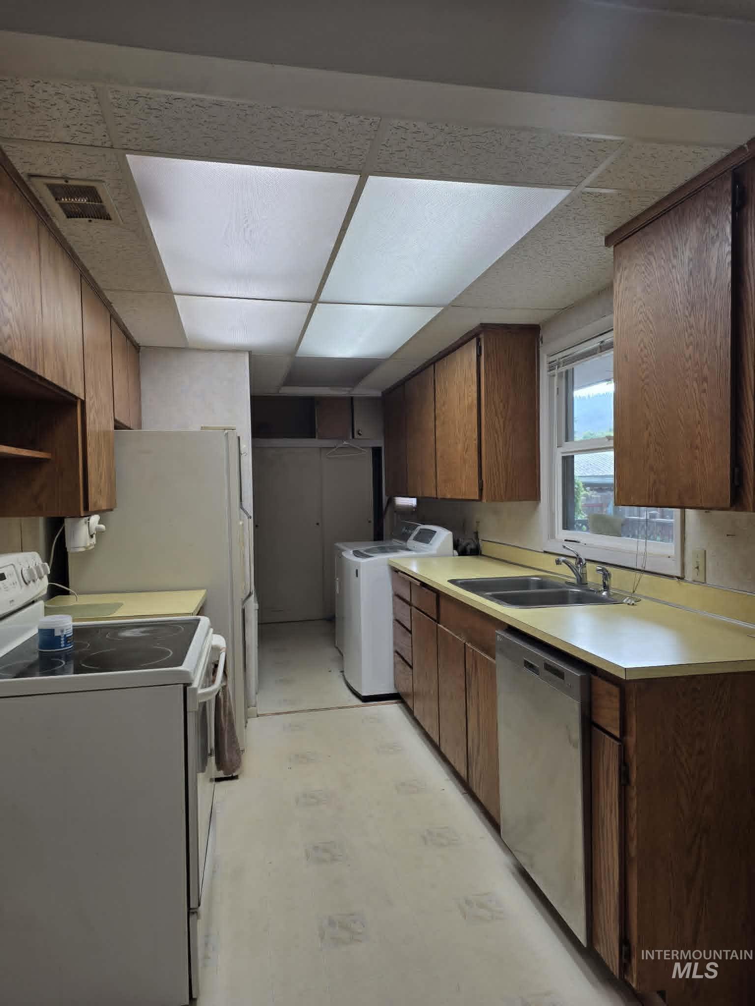 14016 Highway 12 Property Photo 5
