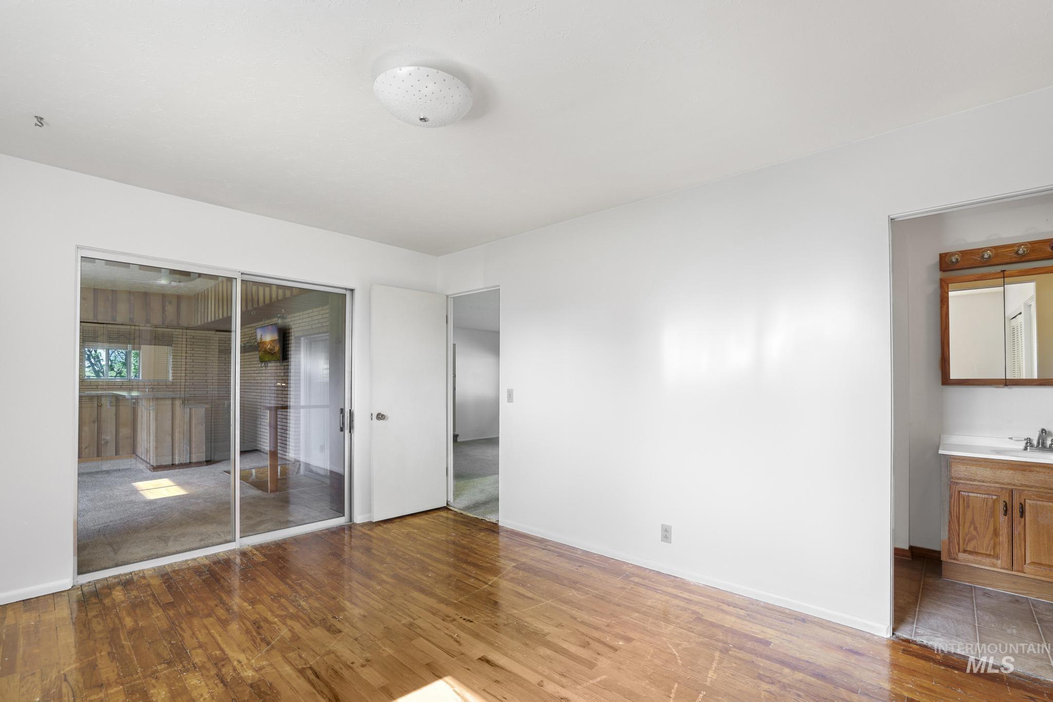 806 Illinois St Property Photo 13