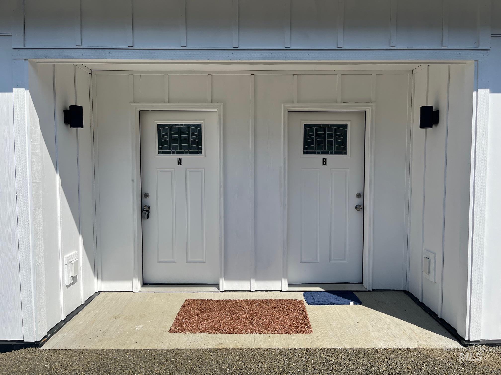 1306 Melbourne Court Property Photo 3