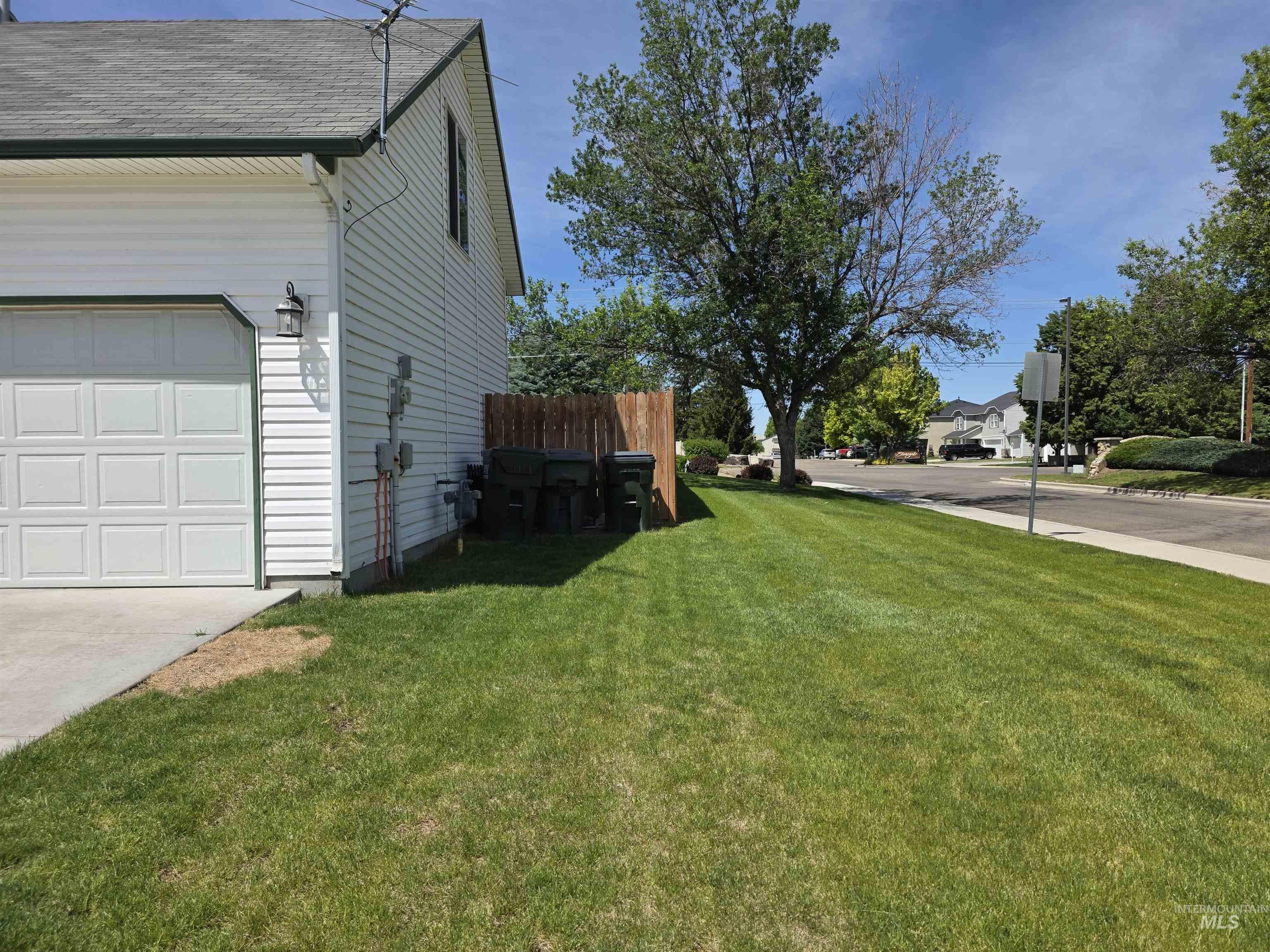1855 Sparrow Hawk Ave Property Photo 2