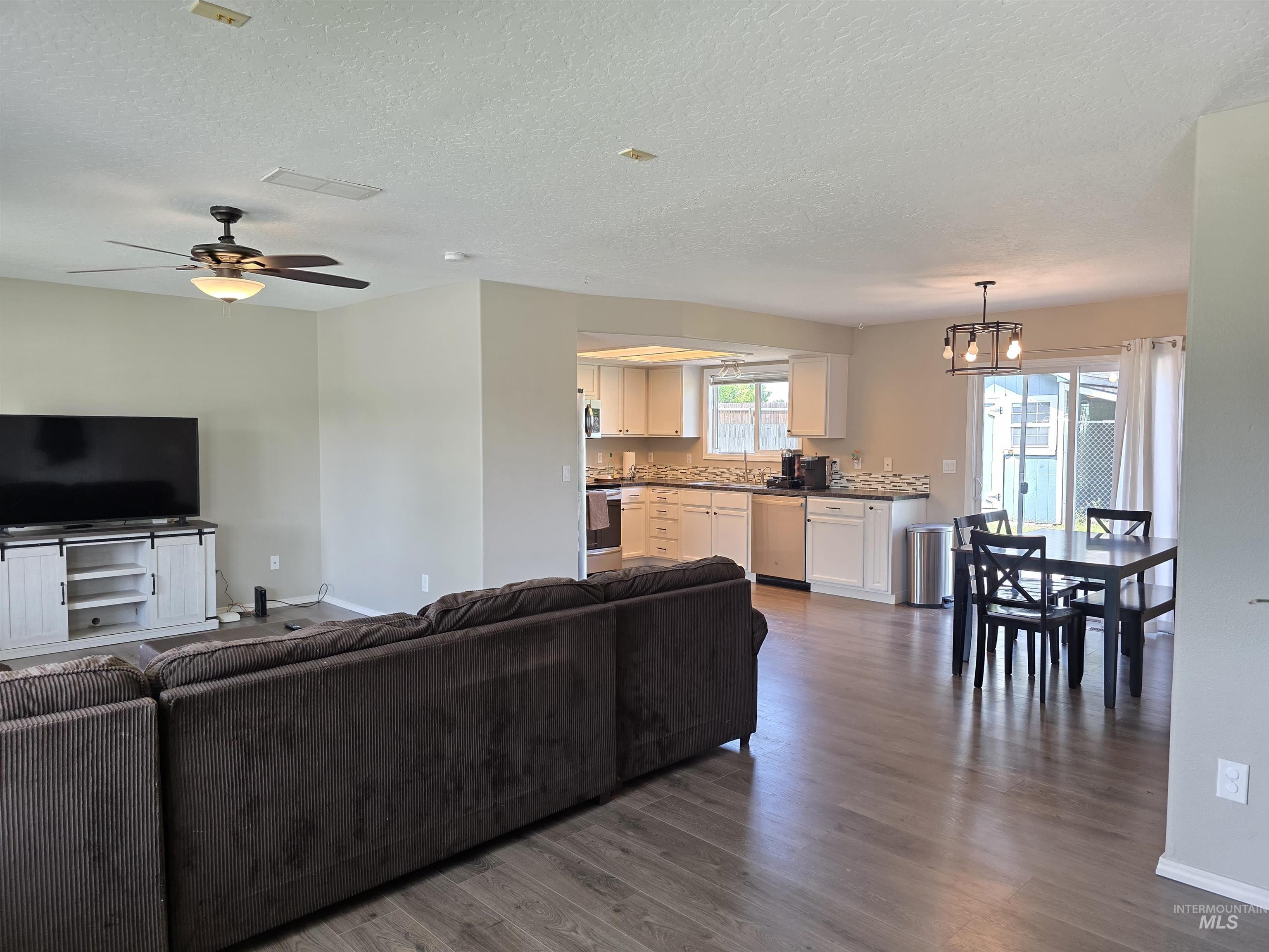 1855 Sparrow Hawk Ave Property Photo 6