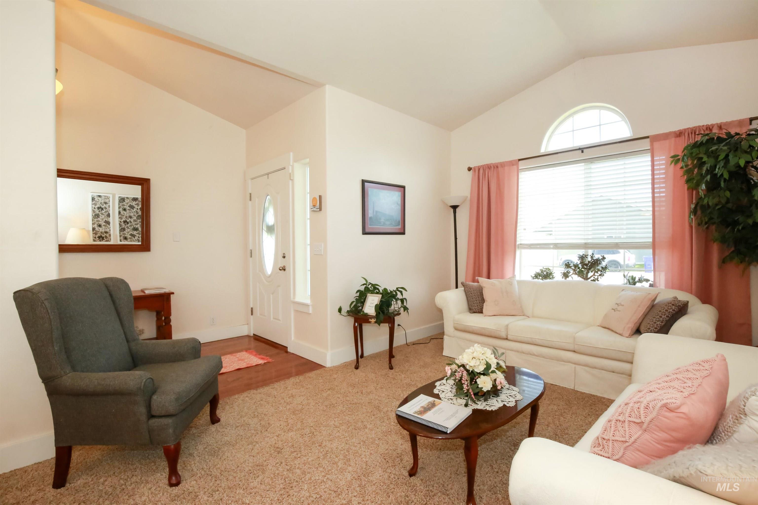 985 Shamrock Ct. Property Photo 4