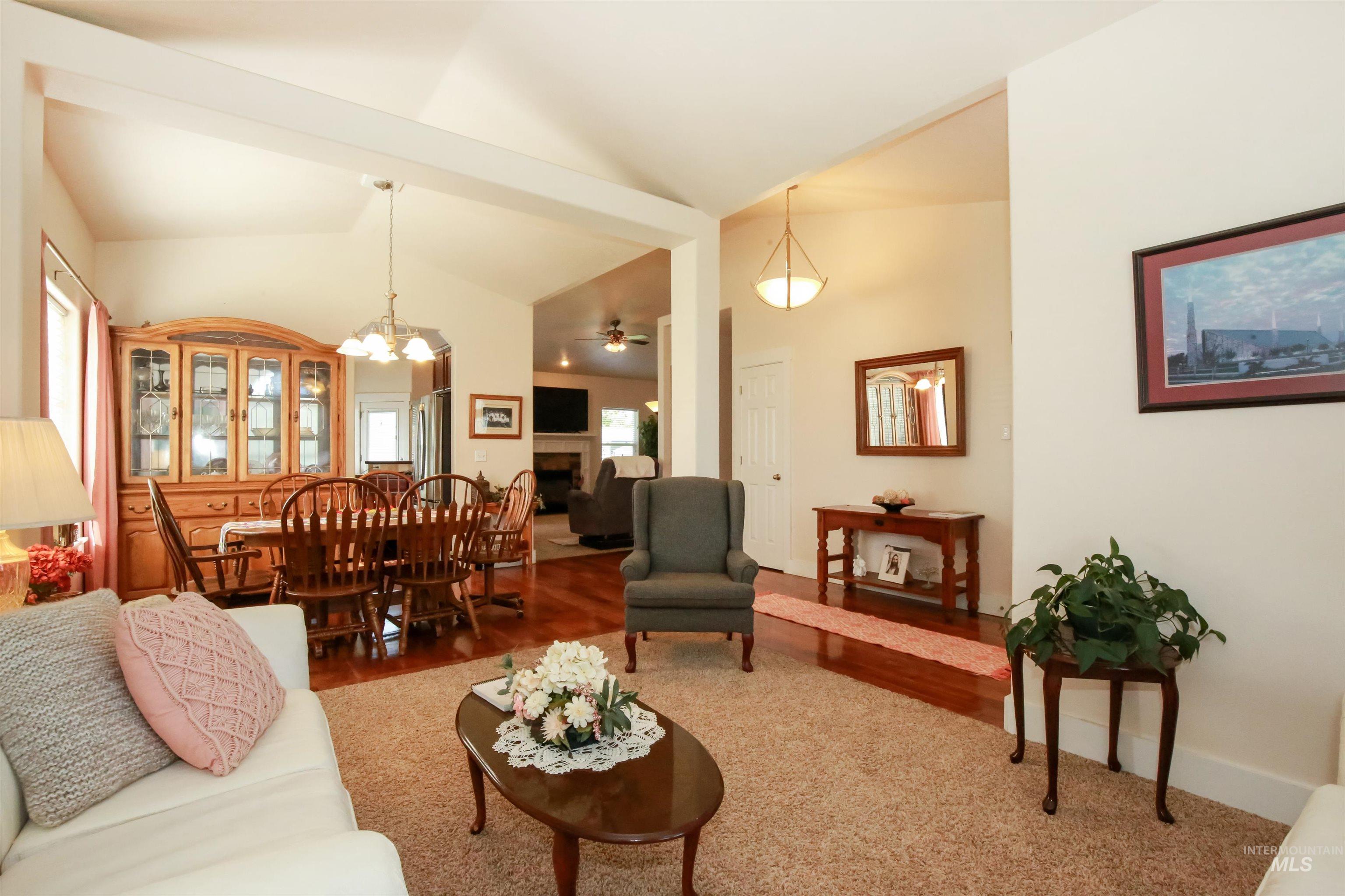 985 Shamrock Ct. Property Photo 6