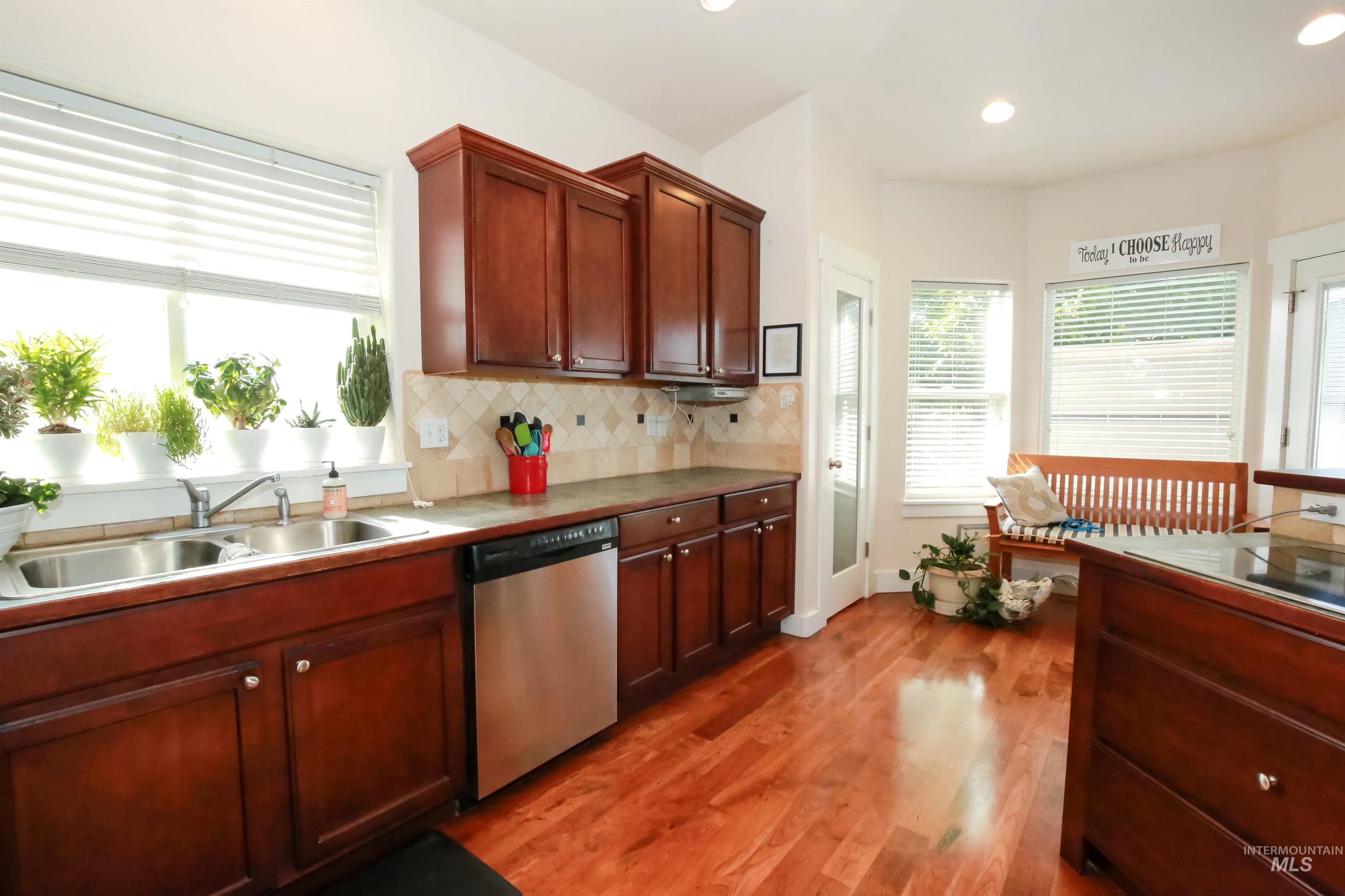 985 Shamrock Ct. Property Photo 16