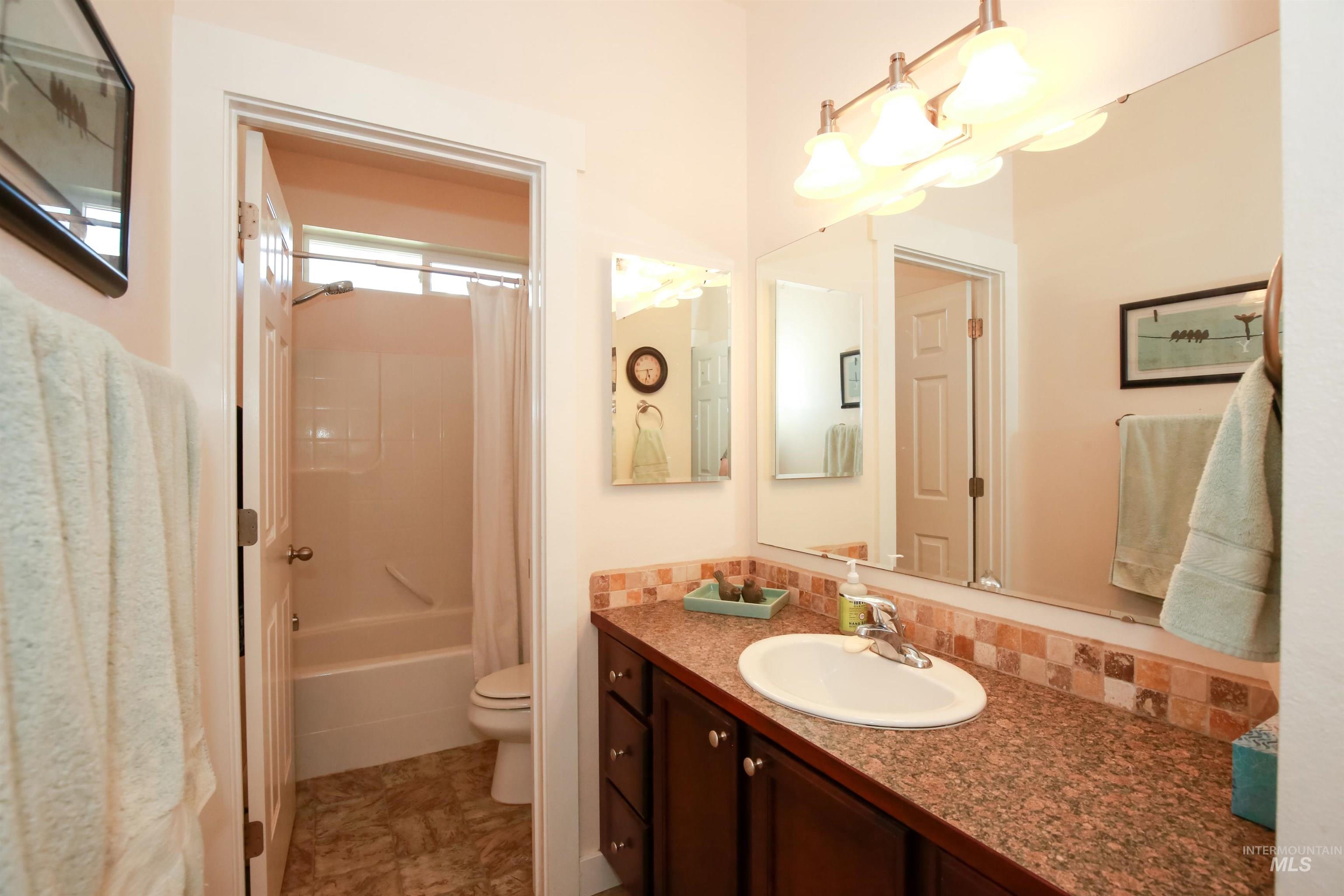 985 Shamrock Ct. Property Photo 24