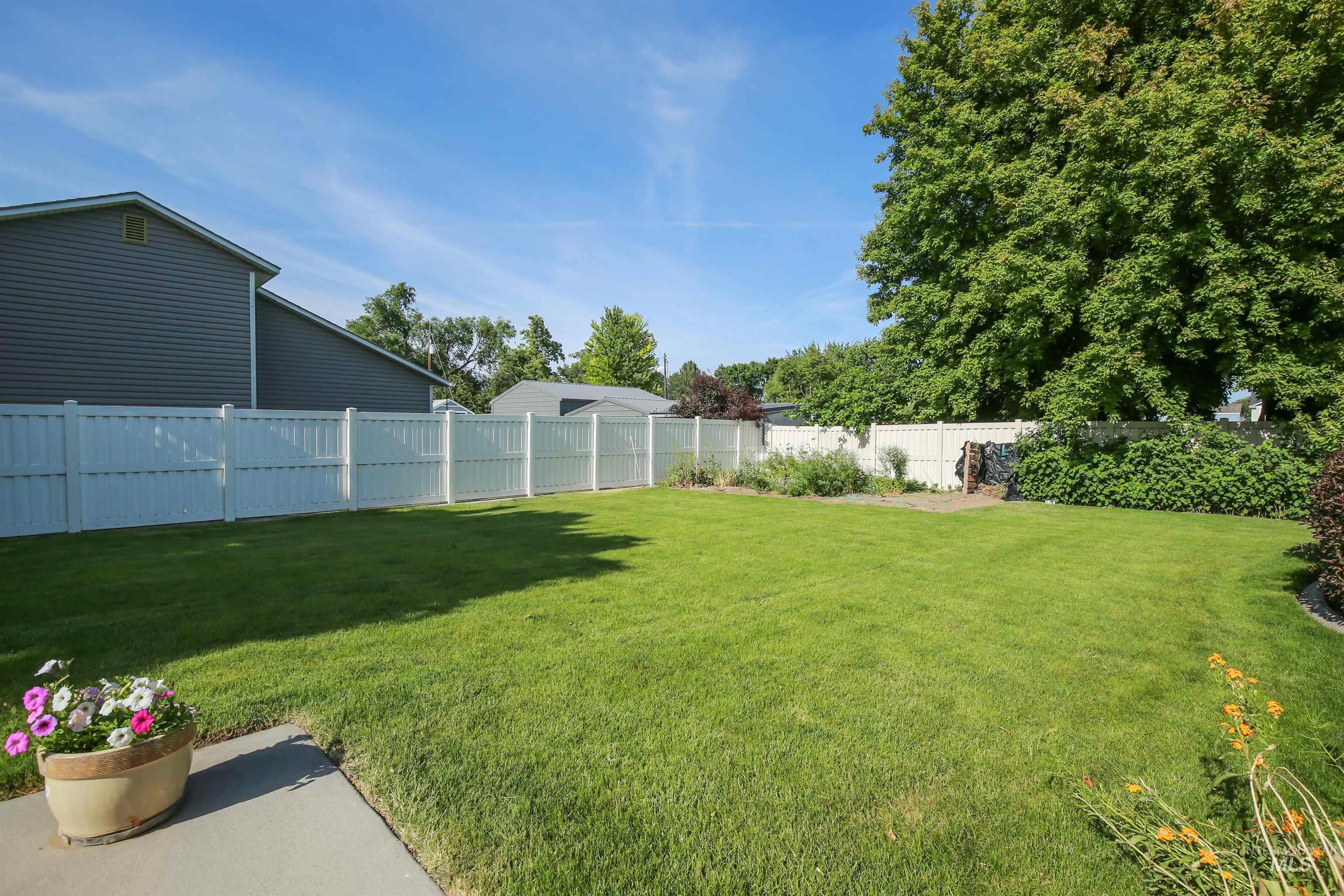 985 Shamrock Ct. Property Photo 34