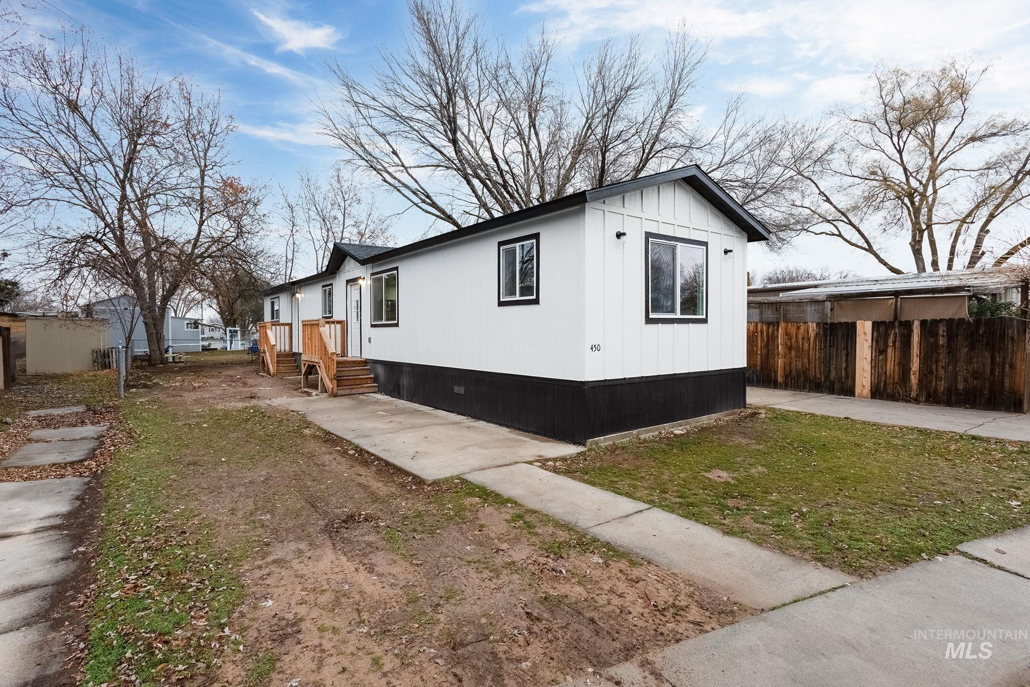 450 W Greenleaf St Property Photo 1