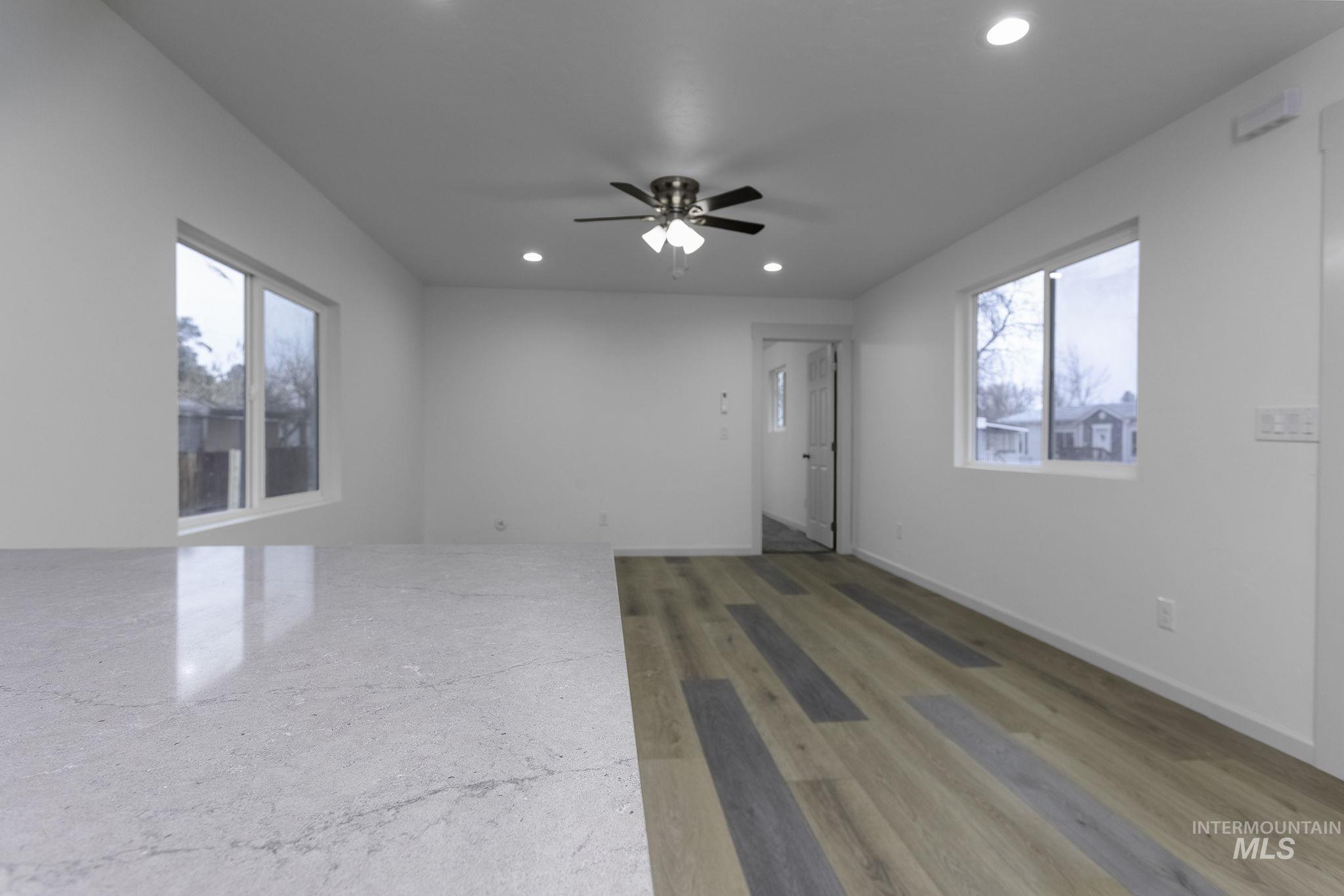 450 W Greenleaf St Property Photo 5