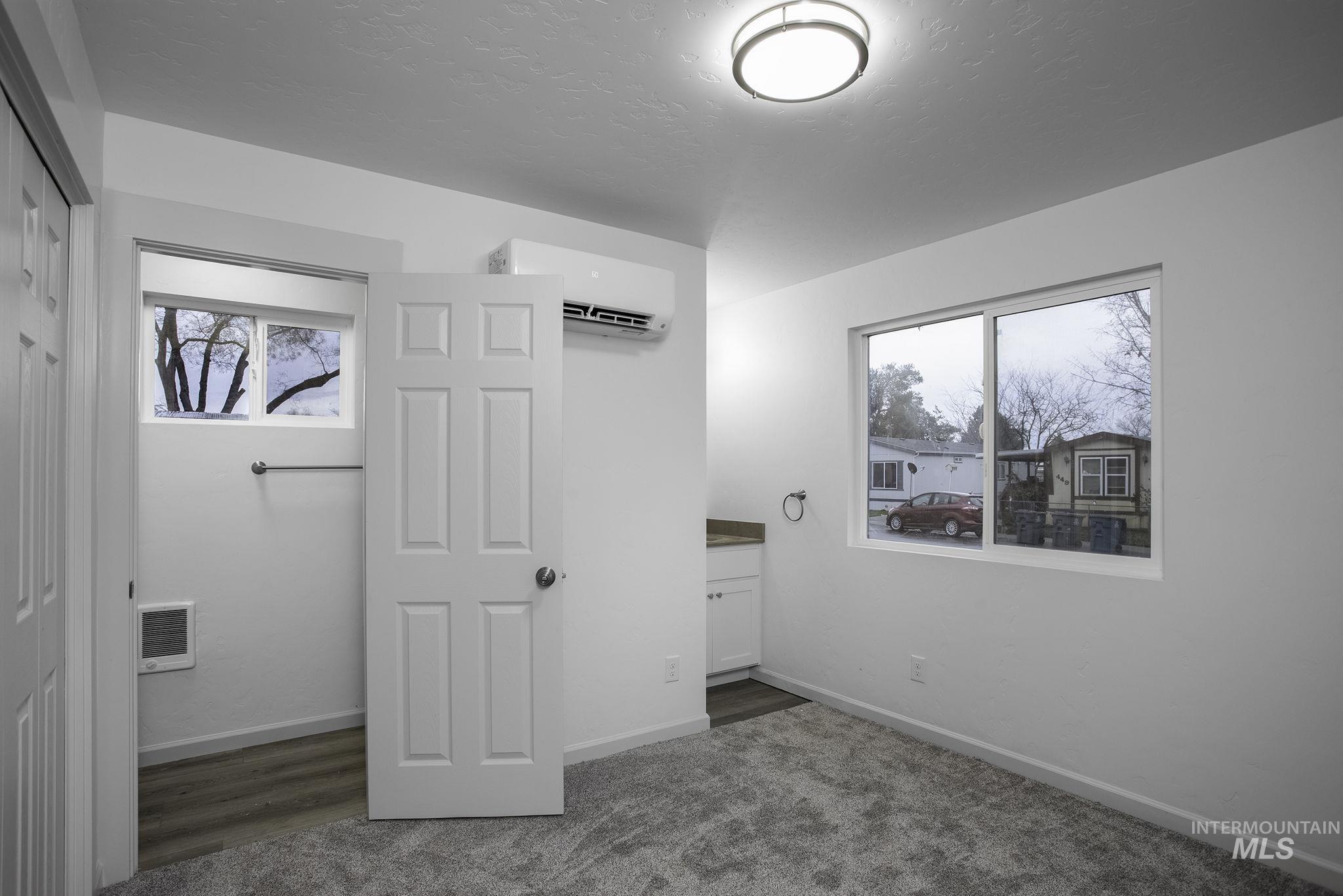 450 W Greenleaf St Property Photo 7