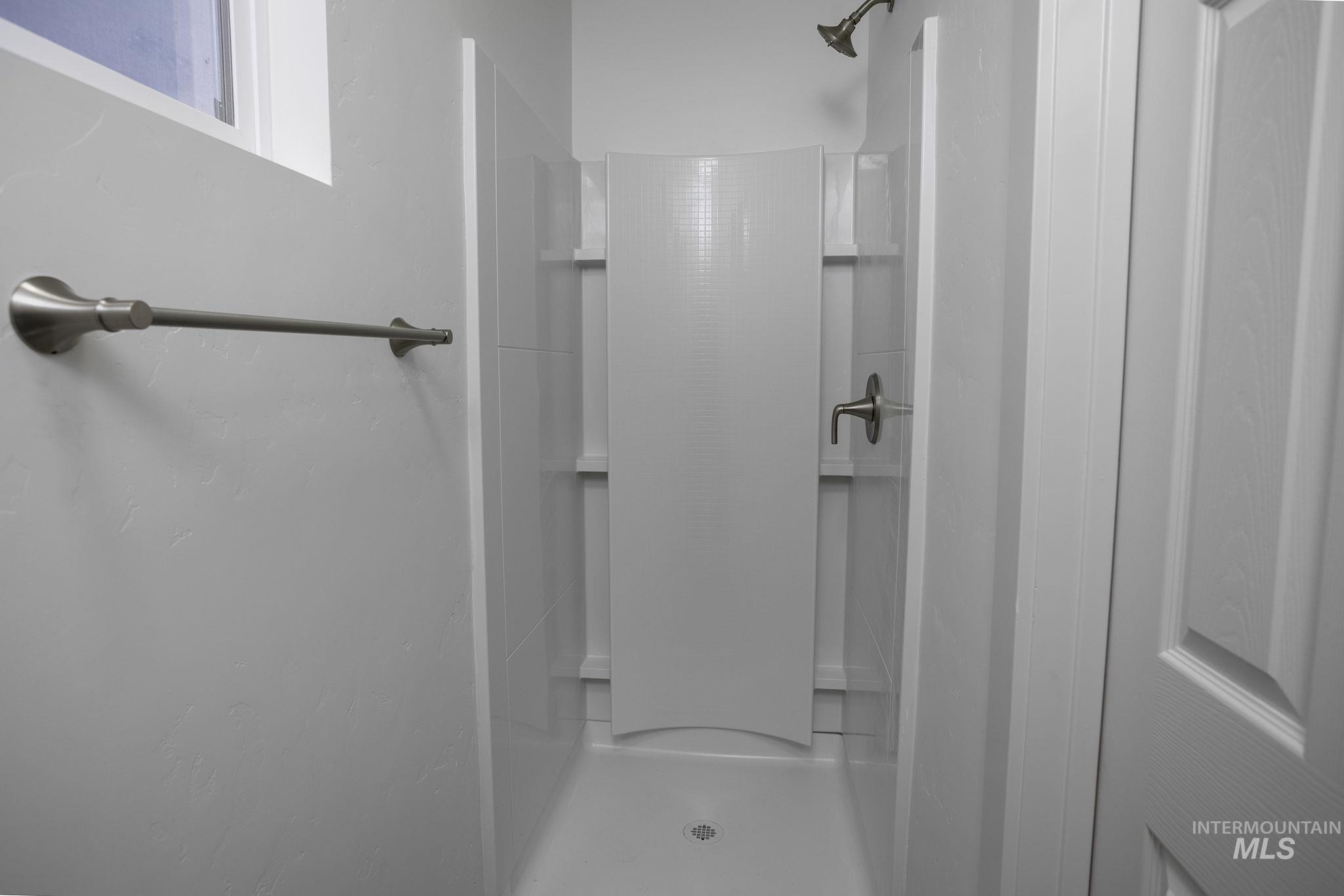 450 W Greenleaf St Property Photo 8